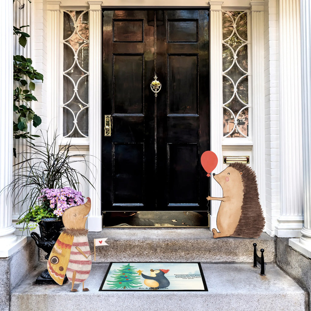 Doormat penguin Christmas tree Design Türvorleger, Schmutzmatte, Fußabtreter, Matte, Schmutzfänger, Fußabstreifer, Schmutzfangmatte, Türmatte, Motivfußmatte, Haustürmatte, Vorleger, Fussmatten, Fußmatten, Gummimatte, Fußmatte außen, Fußmatte innen, Fussmatten online, Gummi Matte, Sauberlaufmatte, Fußmatte waschbar, Fußmatte outdoor, Schmutzfangmatte waschbar, Eingangsteppich, Fußabstreifer außen, Fußabtreter außen, Schmutzfangteppich, Fußmatte außen wetterfest, Winter, Weihnachten, Weihnachtsdeko, Nikolaus, Advent, Heiligabend, Wintermotiv, Pinguin