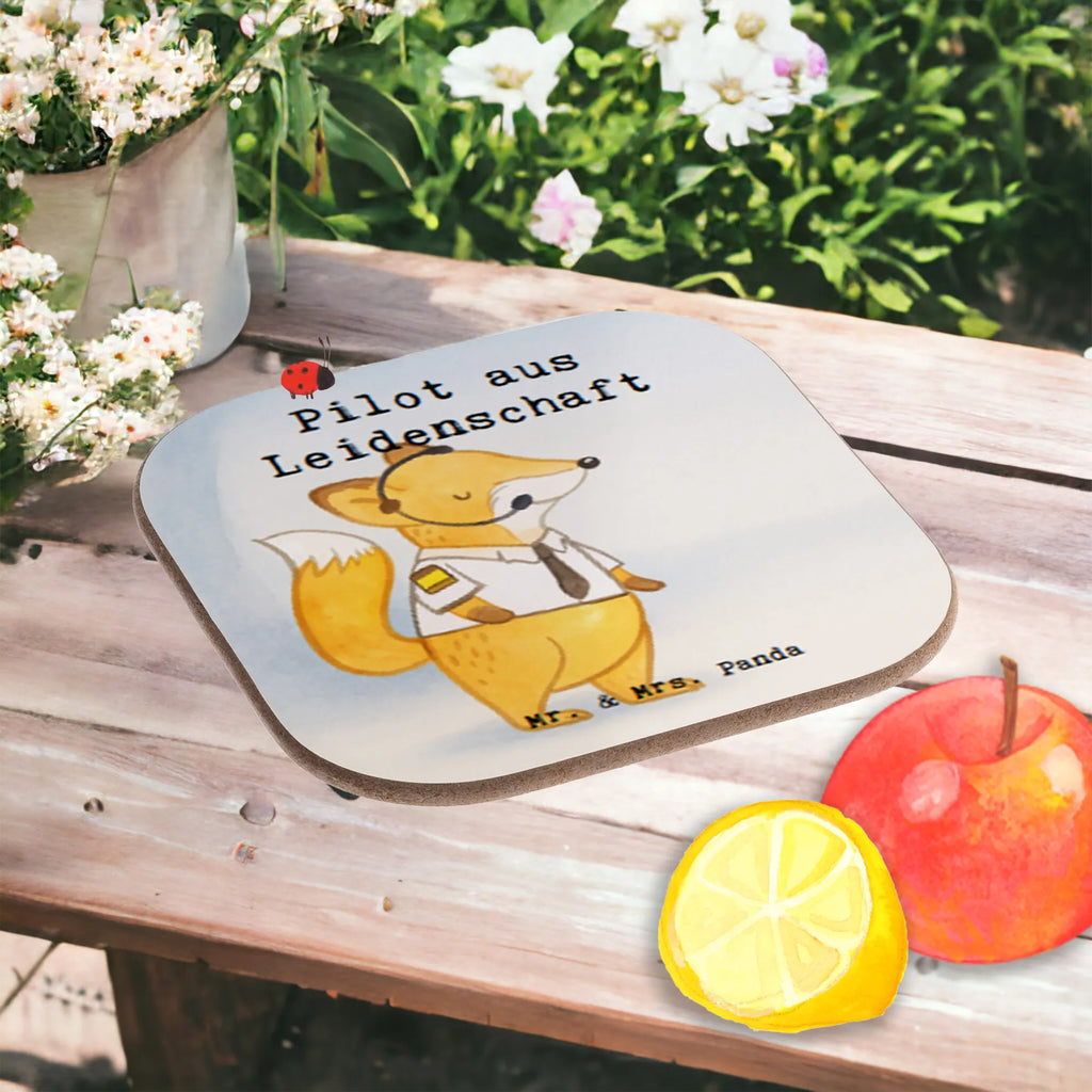 Untersetzer Pilot Leidenschaft Design Bierdeckel, Untersetzer, Glasuntersetzer, Holzuntersetzer, Untersetzer Design, Getränkeuntersetzer, Korkuntersetzer, Untersetzer Holz, Untersetzer aus Holz, Tassen Untersetzer, Untersetzer für Gläser, Untersetzer Gläser, Beruf, Ausbildung, Jubiläum, Abschied, Rente, Kollege, Kollegin, Geschenk, Schenken, Arbeitskollege, Mitarbeiter, Firma, Danke, Dankeschön, Pilot, Flugzeug, Cockpit, Flugkapitän