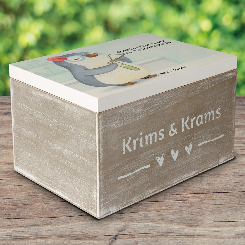 Holzkiste Chemielaborantin Leidenschaft Design Schatulle, Geschenkbox, Truhe, Dekokiste, XXL, Erinnerungsbox, Erinnerungskiste, Kiste, Schatzkiste, Aufbewahrungsbox, Holzkiste, Geschenkdose, Beruf, Ausbildung, Jubiläum, Abschied, Rente, Kollege, Kollegin, Geschenk, Schenken, Arbeitskollege, Mitarbeiter, Firma, Danke, Dankeschön, Studium, Naturwissenschaftlerin, Labor, Wissenschaftlerin, Chemielaborantin, Forschung, Chemikerin