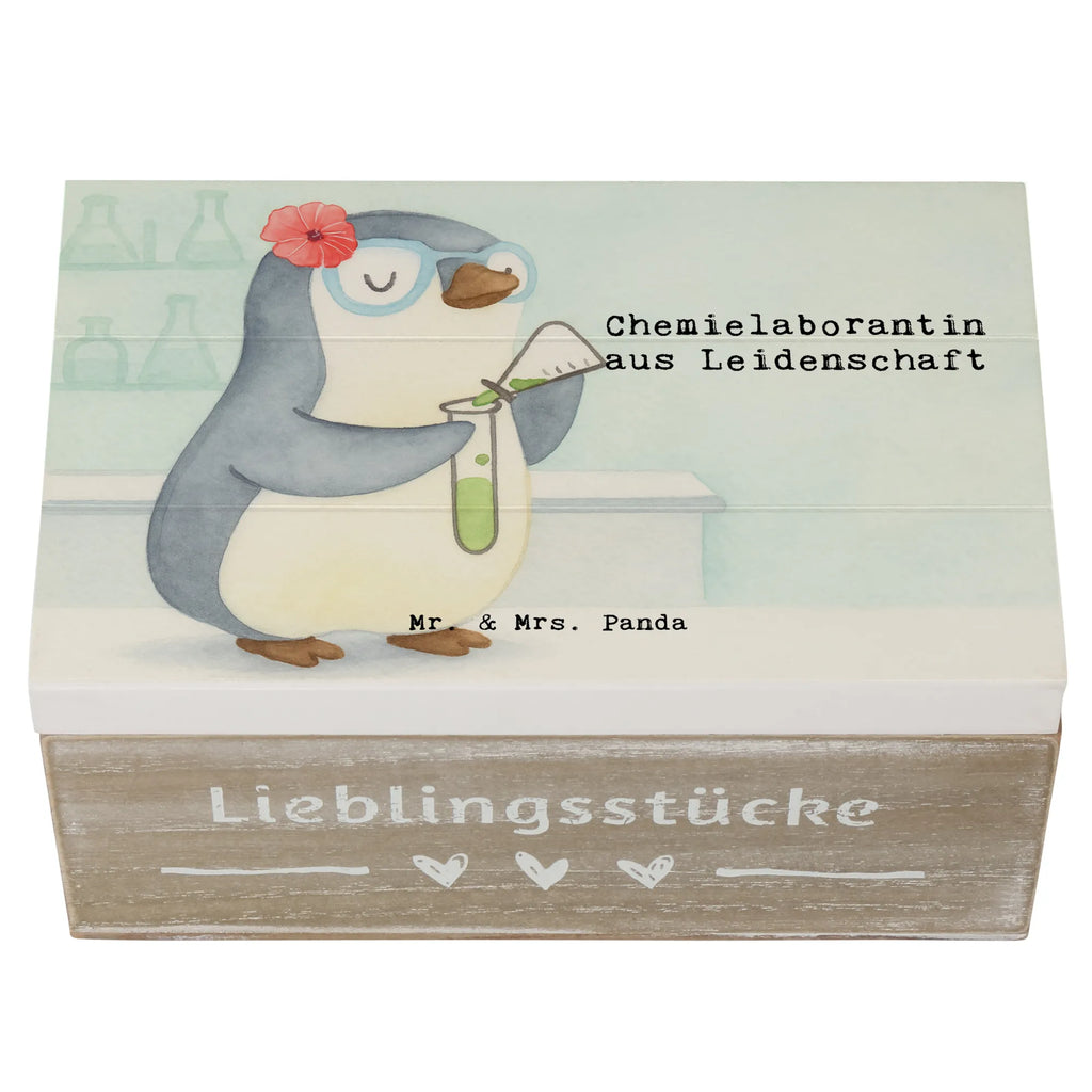 Holzkiste Chemielaborantin Leidenschaft Design Schatulle, Geschenkbox, Truhe, Dekokiste, XXL, Erinnerungsbox, Erinnerungskiste, Kiste, Schatzkiste, Aufbewahrungsbox, Holzkiste, Geschenkdose, Beruf, Ausbildung, Jubiläum, Abschied, Rente, Kollege, Kollegin, Geschenk, Schenken, Arbeitskollege, Mitarbeiter, Firma, Danke, Dankeschön, Studium, Naturwissenschaftlerin, Labor, Wissenschaftlerin, Chemielaborantin, Forschung, Chemikerin
