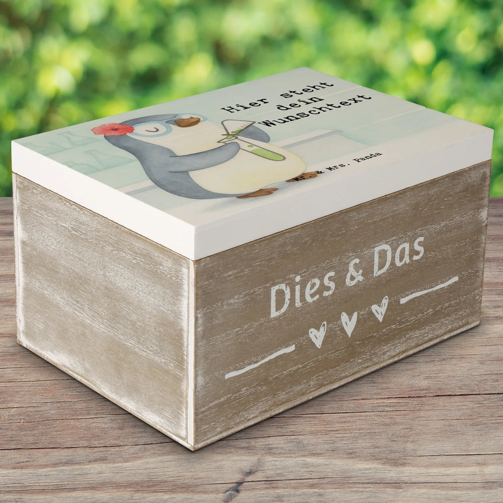 Personalisierte Holzkiste Chemielaborantin Leidenschaft Design Holzkiste Personalisiert, Erinnerungsbox Personalisiert, Dekokiste Personalisiert, Aufbewahrungsbox Personalisiert, Truhe mit Namen, Kiste mit Namen, Schatulle Personalisiert, mit Namen, Holzkiste mit Namen, Erinnerungskiste, Truhe Personalisiert, Schatulle mit Namen, Schatzkiste mit Namen, GEschenkdose personalisiert, Aufbewahrungsbox mit Namen, Dekokiste mit Namen, Schatzkiste Personalisiert, Erinnerungsbox mit Namen, Kiste Personalisiert, Geschenkbox personalisiert, Erinnerungskiste Personalisiert, Beruf, Ausbildung, Jubiläum, Abschied, Rente, Kollege, Kollegin, Geschenk, Schenken, Arbeitskollege, Mitarbeiter, Firma, Danke, Dankeschön, Chemikerin, Forschung, Studium, Naturwissenschaftlerin, Chemielaborantin, Labor, Wissenschaftlerin