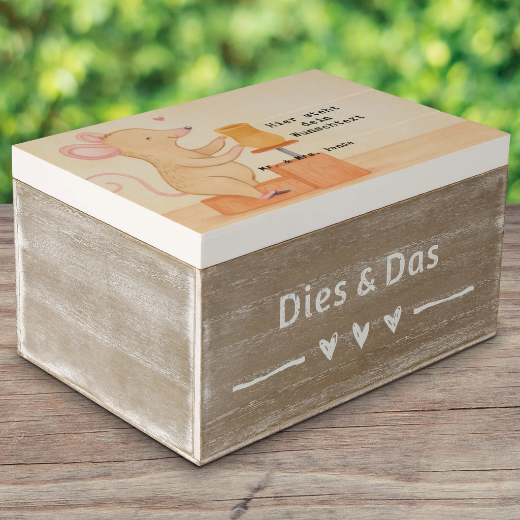 Personalisierte Holzkiste Maus Töpfern Design Geschenkbox personalisiert, Holzkiste Personalisiert, Dekokiste Personalisiert, Aufbewahrungsbox Personalisiert, GEschenkdose personalisiert, Erinnerungsbox Personalisiert, Erinnerungsbox mit Namen, Truhe mit Namen, Dekokiste mit Namen, Schatulle Personalisiert, Kiste Personalisiert, mit Namen, Schatulle mit Namen, Holzkiste mit Namen, Schatzkiste Personalisiert, Erinnerungskiste Personalisiert, Schatzkiste mit Namen, Kiste mit Namen, Erinnerungskiste, Truhe Personalisiert, Aufbewahrungsbox mit Namen, Geschenk, Sport, Sportart, Hobby, Schenken, Danke, Dankeschön, Auszeichnung, Gewinn, Sportler, Töpfern, Töpferkurs, Töpferei
