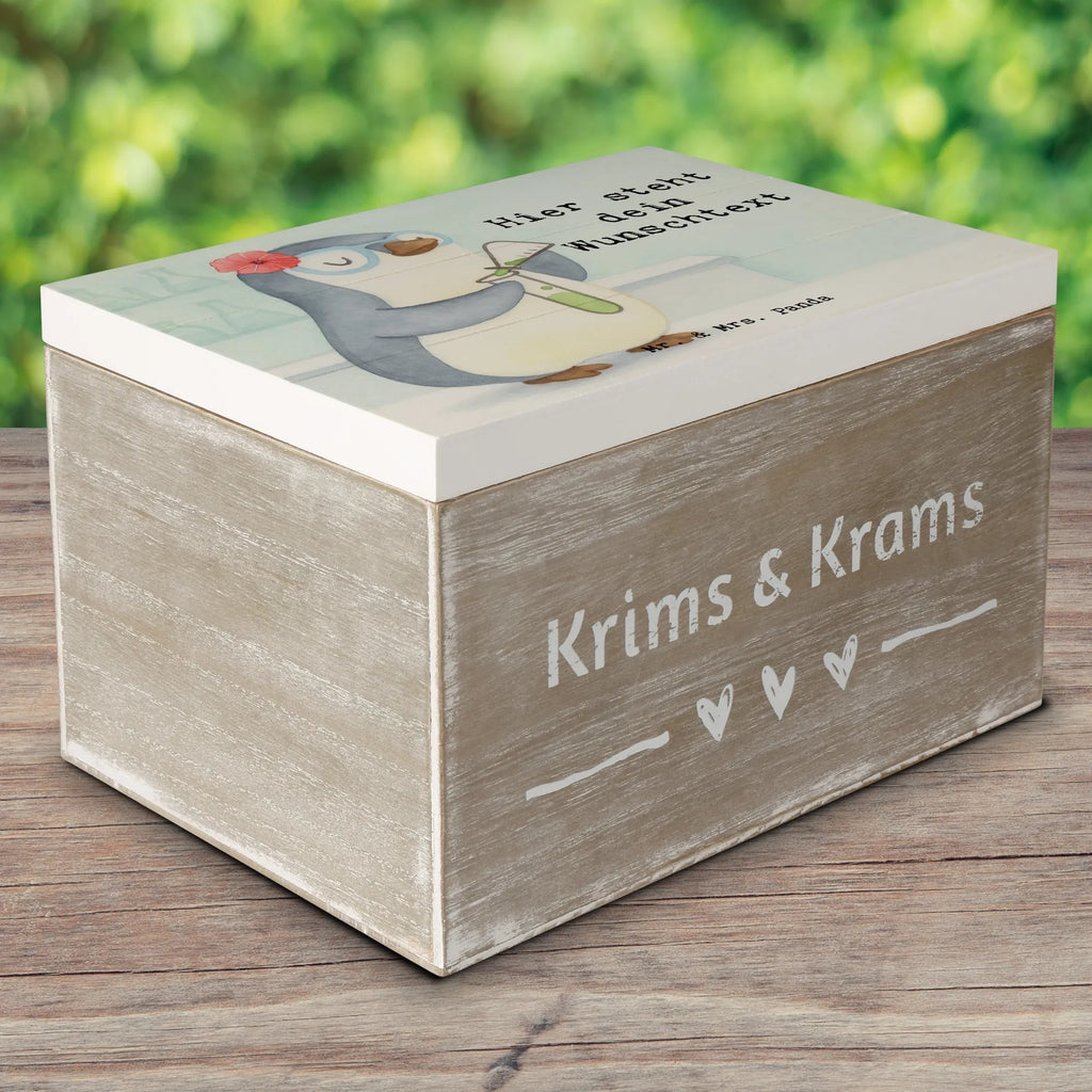 Personalisierte Holzkiste Chemielaborantin Leidenschaft Design Holzkiste Personalisiert, Erinnerungsbox Personalisiert, Dekokiste Personalisiert, Aufbewahrungsbox Personalisiert, Truhe mit Namen, Kiste mit Namen, Schatulle Personalisiert, mit Namen, Holzkiste mit Namen, Erinnerungskiste, Truhe Personalisiert, Schatulle mit Namen, Schatzkiste mit Namen, GEschenkdose personalisiert, Aufbewahrungsbox mit Namen, Dekokiste mit Namen, Schatzkiste Personalisiert, Erinnerungsbox mit Namen, Kiste Personalisiert, Geschenkbox personalisiert, Erinnerungskiste Personalisiert, Beruf, Ausbildung, Jubiläum, Abschied, Rente, Kollege, Kollegin, Geschenk, Schenken, Arbeitskollege, Mitarbeiter, Firma, Danke, Dankeschön, Chemikerin, Forschung, Studium, Naturwissenschaftlerin, Chemielaborantin, Labor, Wissenschaftlerin