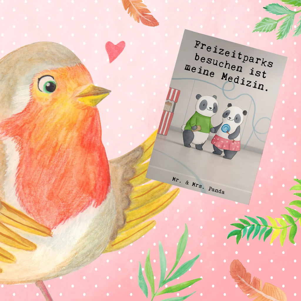 Grußkarte Pandas Freizeitpark besuchen Design Glückwunschkarte, Hochzeitskarte, Ansichtskarten, Grußkarte, Einladungskarte, Karte, Geburtstagskarte, Klappkarte, Geschenk, Sport, Sportart, Hobby, Schenken, Danke, Dankeschön, Auszeichnung, Gewinn, Sportler, Achterbahn fahren, Freizeitpark besuchen