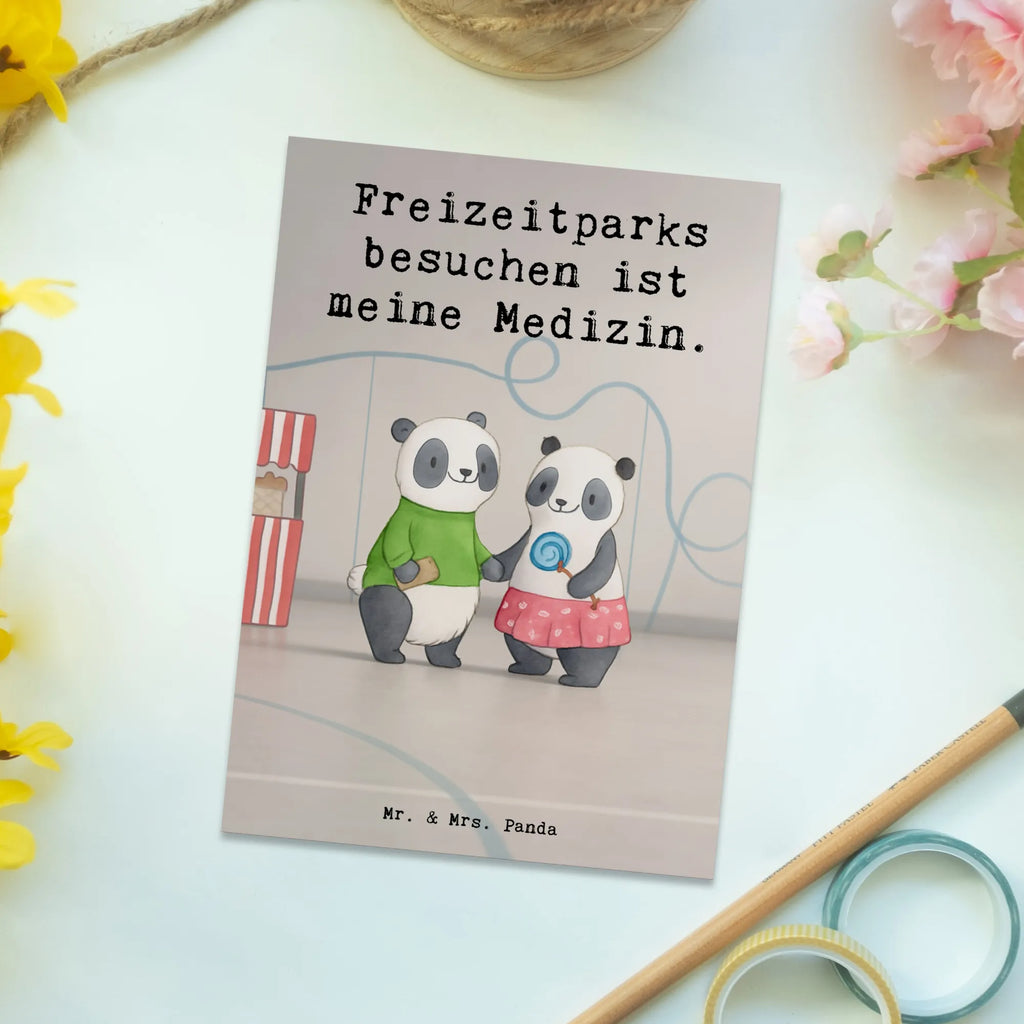 Postkarte Pandas Freizeitpark besuchen Design Ansichtskarten, Einladungskarte, Dankeskarte, Einladungskarten Geburtstag, Einladung, Karte, Grußkarte, Geburtstagskarte, Einladung Geburtstag, Ansichtskarte, Geschenkkarte, Postkarte, Geschenk, Sport, Sportart, Hobby, Schenken, Danke, Dankeschön, Auszeichnung, Gewinn, Sportler, Achterbahn fahren, Freizeitpark besuchen