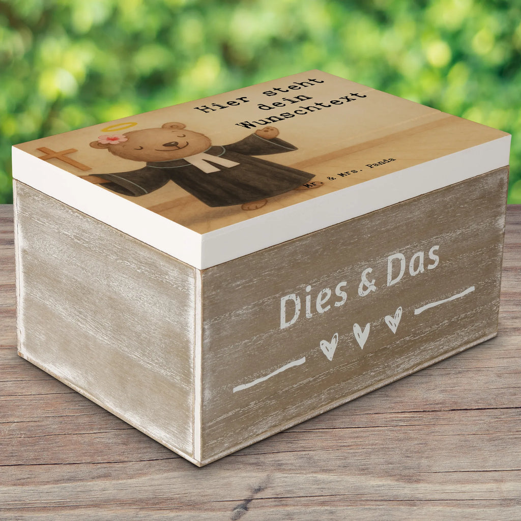 Personalisierte Holzkiste Pastorin Leidenschaft Design Schatzkiste mit Namen, GEschenkdose personalisiert, Schatulle Personalisiert, Erinnerungskiste Personalisiert, Aufbewahrungsbox mit Namen, Dekokiste Personalisiert, Schatzkiste Personalisiert, Erinnerungsbox mit Namen, Schatulle mit Namen, Kiste Personalisiert, Geschenkbox personalisiert, Dekokiste mit Namen, Truhe mit Namen, Holzkiste mit Namen, Kiste mit Namen, Erinnerungskiste, Holzkiste Personalisiert, Aufbewahrungsbox Personalisiert, Truhe Personalisiert, Erinnerungsbox Personalisiert, mit Namen, Beruf, Ausbildung, Jubiläum, Abschied, Rente, Kollege, Kollegin, Geschenk, Schenken, Arbeitskollege, Mitarbeiter, Firma, Danke, Dankeschön, Kirche, Pastorin, Dienerin Gottes<br />Geistliche, Predigerin<br />Priesterin, Theologin, Pfarrerin