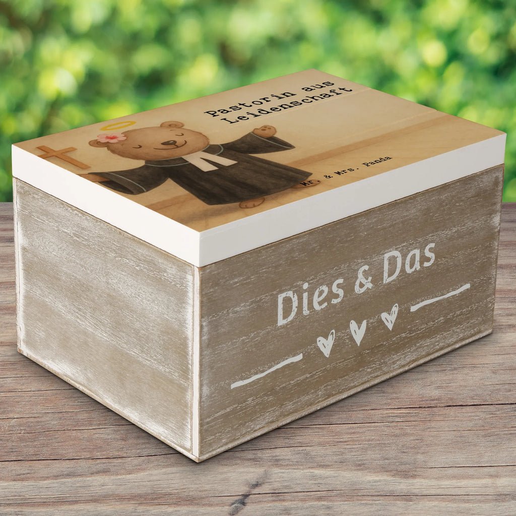 Holzkiste Pastorin Leidenschaft Design holz aufbewahrungsbox, aufbewahrungsbox holz, holzkisten, Holzkiste, Erinnerungsbox, holztruhe, holzbox mit deckel, Kiste, Schatzkiste, aufbewahrungskiste, Truhe, schmuckkästchen, erinnerungsbox baby, holzbox, Aufbewahrungsbox, Dekokiste, deko box, erinnerungsbox hochzeit, aufbewahrungsbox aus holz, Geschenkbox, holzkiste mit deckel, dekorative holzkiste, Schatulle, Erinnerungskiste, ordnungsbox, box aus holz, holzboxen, Geschenk, Schenken, Jubiläum, Danke, Dankeschön, Beruf, Ausbildung, Abschied, Rente, Kollege, Kollegin, Arbeitskollege, Mitarbeiter, Firma, Theologin, Pfarrerin, Kirche, Dienerin Gottes<br />Geistliche, Predigerin<br />Priesterin, Pastorin