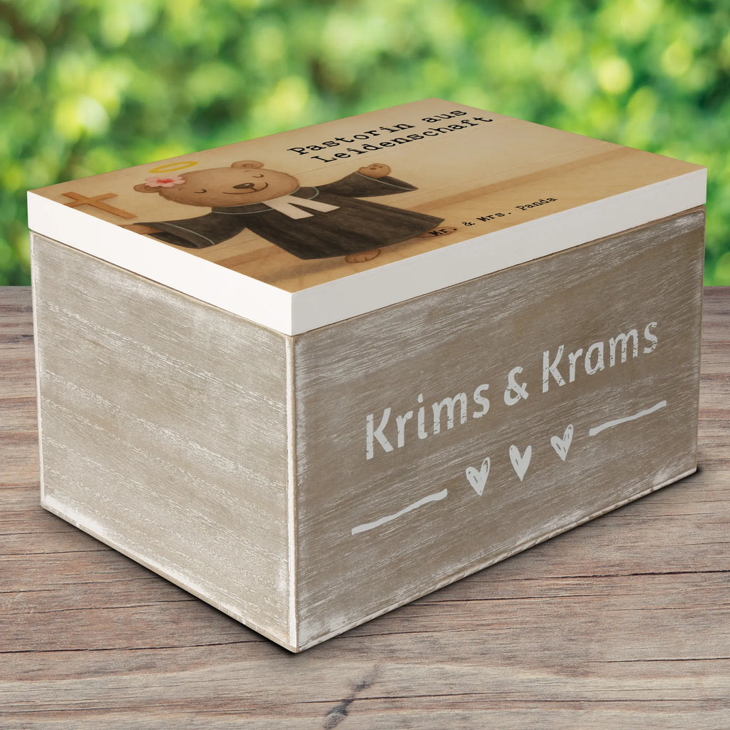 Holzkiste Pastorin Leidenschaft Design holz aufbewahrungsbox, aufbewahrungsbox holz, holzkisten, Holzkiste, Erinnerungsbox, holztruhe, holzbox mit deckel, Kiste, Schatzkiste, aufbewahrungskiste, Truhe, schmuckkästchen, erinnerungsbox baby, holzbox, Aufbewahrungsbox, Dekokiste, deko box, erinnerungsbox hochzeit, aufbewahrungsbox aus holz, Geschenkbox, holzkiste mit deckel, dekorative holzkiste, Schatulle, Erinnerungskiste, ordnungsbox, box aus holz, holzboxen, Geschenk, Schenken, Jubiläum, Danke, Dankeschön, Beruf, Ausbildung, Abschied, Rente, Kollege, Kollegin, Arbeitskollege, Mitarbeiter, Firma, Theologin, Pfarrerin, Kirche, Dienerin Gottes<br />Geistliche, Predigerin<br />Priesterin, Pastorin