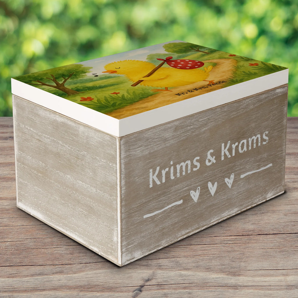Geschenkbox Küken Wander Design erinnerungsbox hochzeit, aufbewahrungsbox aus holz, box aus holz, aufbewahrungskiste, holz aufbewahrungsbox, Schatzkiste, Dekokiste, aufbewahrungsbox holz, deko box, Schatulle, Truhe, holzboxen, holzkisten, holzbox mit deckel, erinnerungsbox baby, holzbox, Holzkiste, ordnungsbox, Kiste, holztruhe, Erinnerungsbox, schmuckkästchen, Geschenkbox, holzkiste mit deckel, Aufbewahrungsbox, dekorative holzkiste, Erinnerungskiste, Osternest, Osterhase, Ostern Kinder, Ostergeschenke Kinder, Ostern Geschenk, Geschenke zu Ostern, Ostergeschenke, Osterdeko, Ostern, Ostereier, Wunder, Zeit, Frühlingsgefühle, Ostergrüße, Zeitmanagement, Flausen, Frohe Ostern, liebe Grüße, Ei, Weltenbummler, Osterei, Reisen, Freude, Grüße, Backpacker, Küken