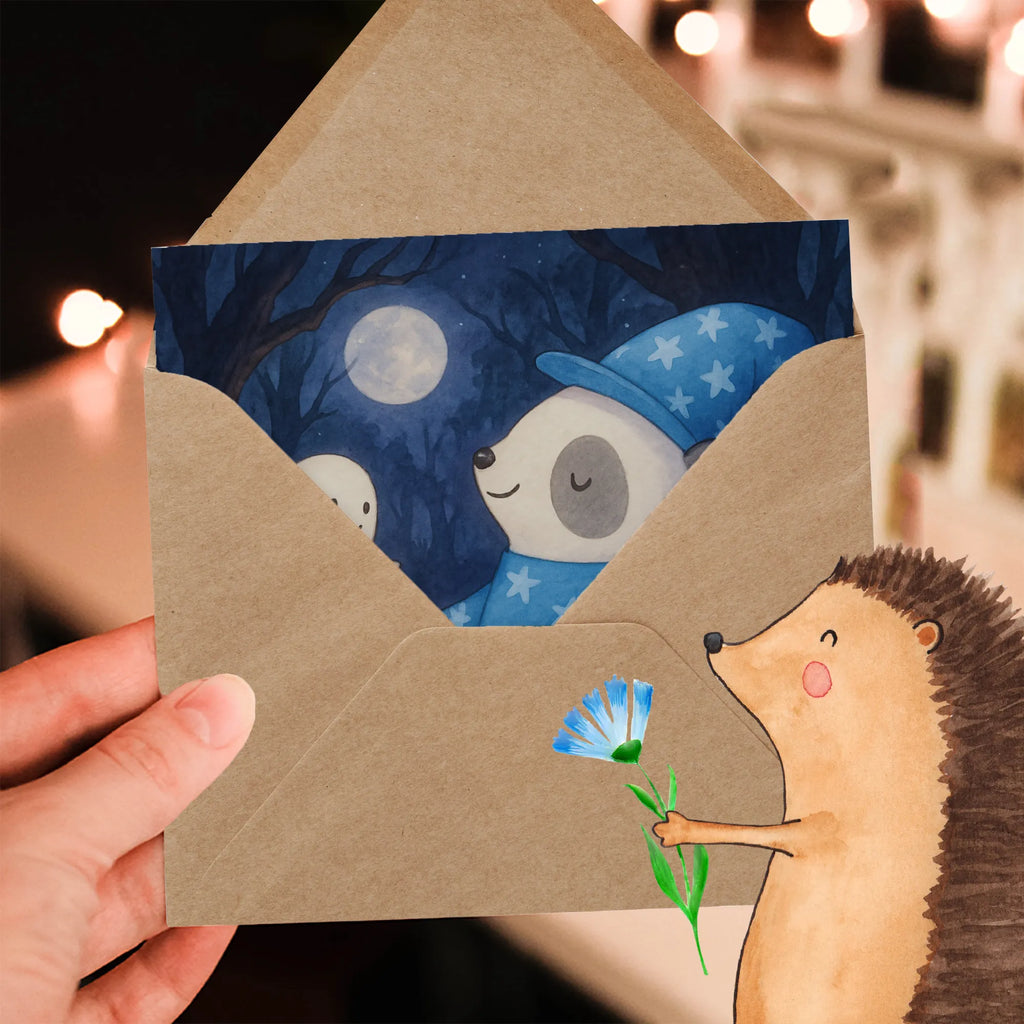 Deluxe Karte Panda Zauberer Design sprüche karten, lustige karten, weihnachtskarte, geburtskarte, Grußkarte, Geschenkkarte, Klappkarte, Dankeskarte, Karte, Hochwertige Klappkarte, abschiedskarte, Einladungskarte, Glückwunschkarte, Gutscheinkarte, Hochzeitskarte, Geburtstagskarte, quadratische karte, Hochwertige Grußkarte, Dekoration, Geschenke, Schenken, Deko, Halloween, Martinssingen, Halloween Deko, Süßes sonst gibt's saures, Zauberer, Panda, Trick or Treat, Gespenst