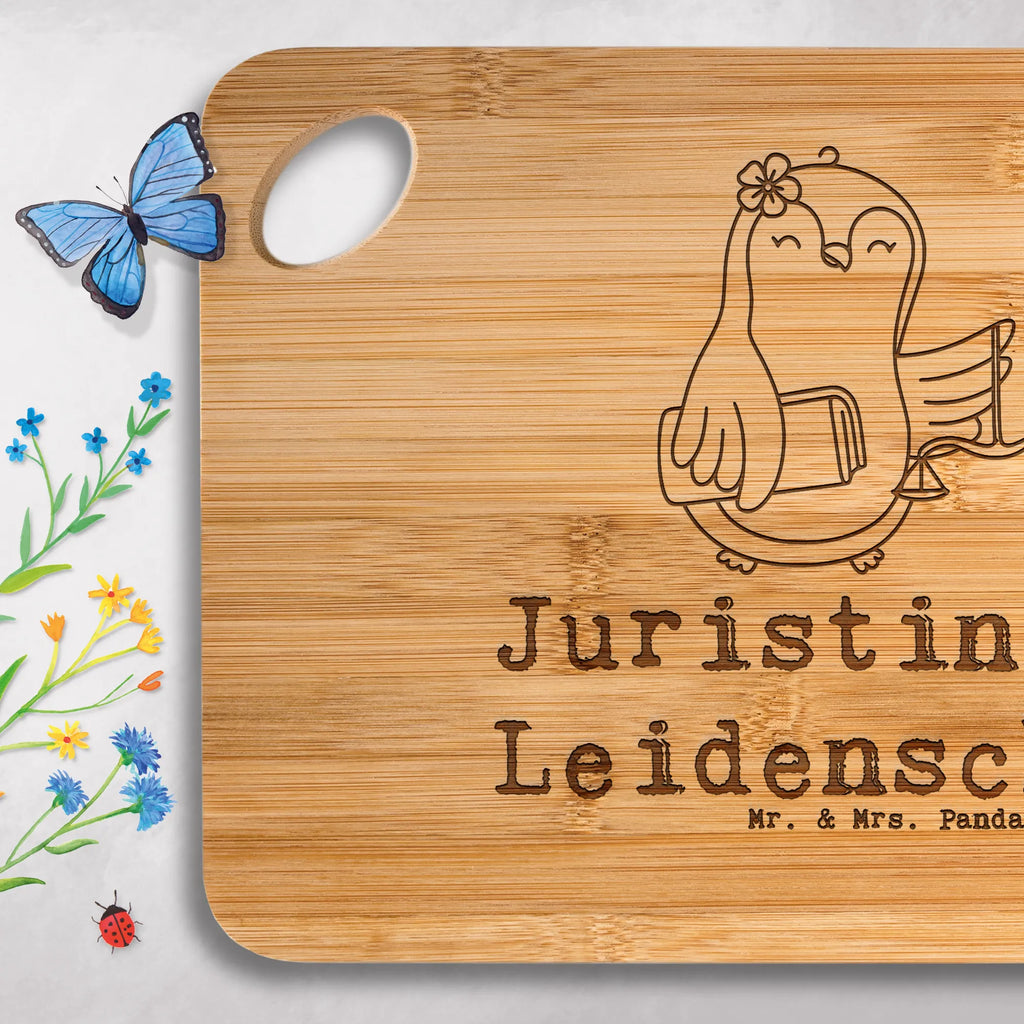 Holzbrett Juristin Leidenschaft Servierbrett, Küchenbrett, Holzbrett, Brett, Holzbrettchen, Frühstücksbrett, Hackbrett, Schneidebrett, Geschenk, Schenken, Jubiläum, Danke, Dankeschön, Beruf, Ausbildung, Abschied, Rente, Kollege, Kollegin, Arbeitskollege, Mitarbeiter, Firma, Master of laws, Staatsexamen, Jura Studium, Juristin, Jurastudent, Anwältin, Anwaltskanzlei