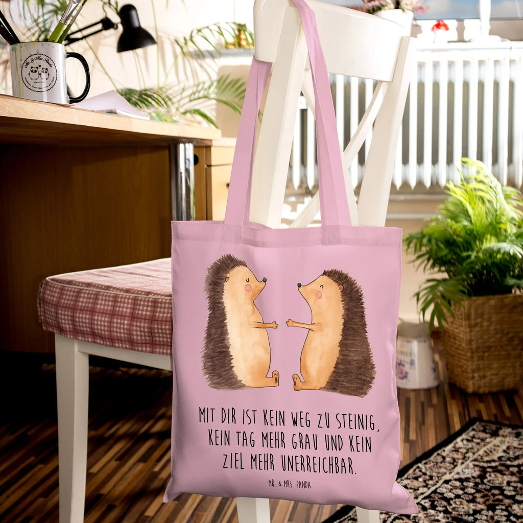 Tragetasche Igel Liebe Umhängetasche, Shopper, Beuteltasche, Tragetasche, Badetasche, Jutebeutel, Einkaufstüte, Stoffbeutel, Jutetasche, Stofftasche, Laptoptasche, Tasche, Schultertasche, Beutel, Strandtasche, Einkaufstasche, Liebe, Partner, Freund, Freundin, Ehemann, Ehefrau, Heiraten, Verlobung, Heiratsantrag, Liebesgeschenk, Jahrestag, Hocheitstag, Hochzeitstag, Verheiratet, Liebesbeweis, Igel, Verliebt, Hochzeit, Geschenk, Verlobt