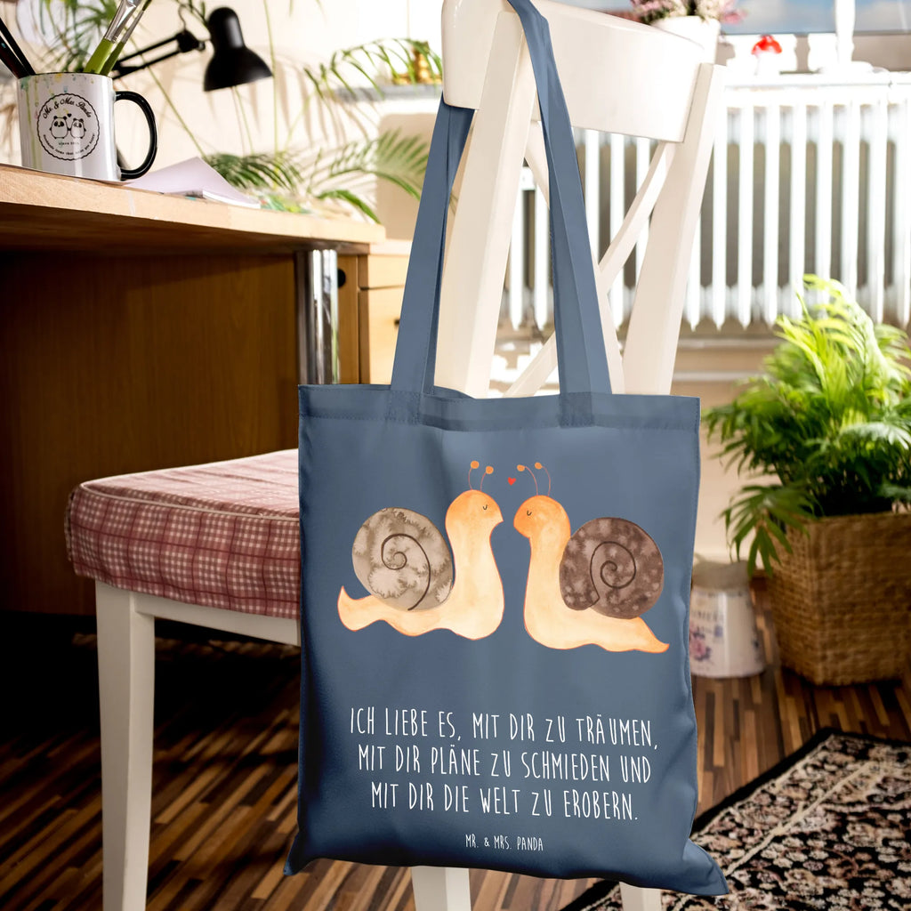 Tote bag Snails in love Strandtasche, Laptoptasche, Tragetasche, Schultertasche, Tasche, Beuteltasche, Umhängetasche, Jutetasche, Einkaufstasche, Badetasche, Stofftasche, Stoffbeutel, Einkaufstüte, Shopper, Beutel, Jutebeutel, Liebe, Partner, Freund, Freundin, Ehemann, Ehefrau, Heiraten, Verlobung, Heiratsantrag, Liebesgeschenk, Jahrestag, Hocheitstag