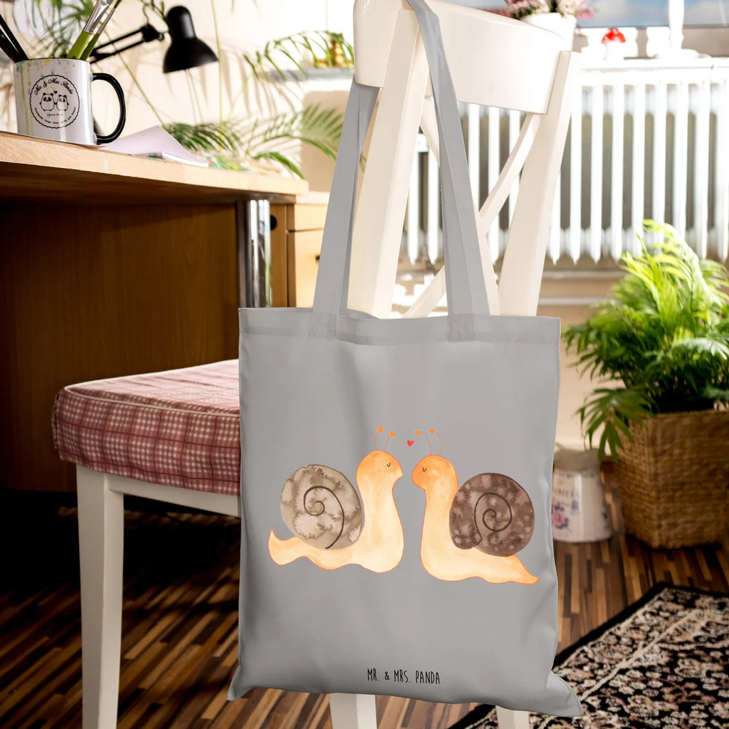 Tote bag Snails in love Strandtasche, Laptoptasche, Tragetasche, Schultertasche, Tasche, Beuteltasche, Umhängetasche, Jutetasche, Einkaufstasche, Badetasche, Stofftasche, Stoffbeutel, Einkaufstüte, Shopper, Beutel, Jutebeutel, Liebe, Partner, Freund, Freundin, Ehemann, Ehefrau, Heiraten, Verlobung, Heiratsantrag, Liebesgeschenk, Jahrestag, Hocheitstag