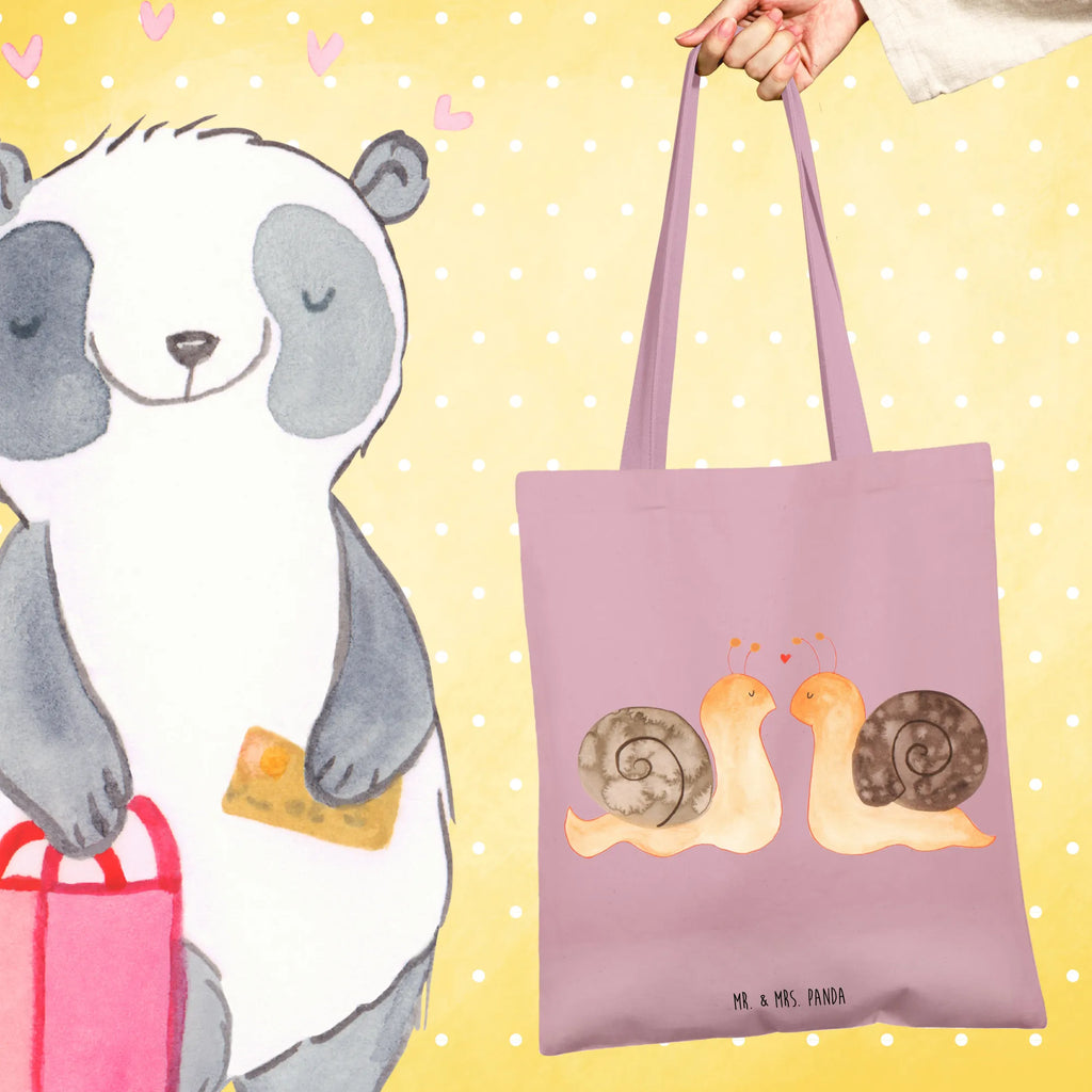 Tote bag Snails in love Strandtasche, Laptoptasche, Tragetasche, Schultertasche, Tasche, Beuteltasche, Umhängetasche, Jutetasche, Einkaufstasche, Badetasche, Stofftasche, Stoffbeutel, Einkaufstüte, Shopper, Beutel, Jutebeutel, Liebe, Partner, Freund, Freundin, Ehemann, Ehefrau, Heiraten, Verlobung, Heiratsantrag, Liebesgeschenk, Jahrestag, Hocheitstag