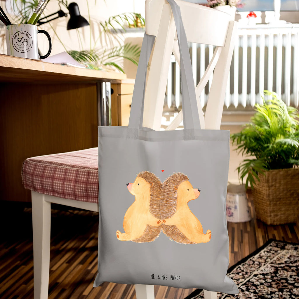 Tote bag Hedgehogs holding hands Einkaufstasche, Umhängetasche, Tragetasche, Jutetasche, Stofftasche, Einkaufstüte, Schultertasche, Strandtasche, Beuteltasche, Badetasche, Stoffbeutel, Shopper, Beutel, Tasche, Jutebeutel, Laptoptasche, Liebe, Partner, Freund, Freundin, Ehemann, Ehefrau, Heiraten, Verlobung, Heiratsantrag, Liebesgeschenk, Jahrestag, Hocheitstag, Lieblingsmensch, Geschenk für zwei, Hochzeit, Liebesbeweis, Gemeinsamkeit, Igelliebe, Love, Liebesbotschaft, Igel, große Liebe, Hand in Hand
