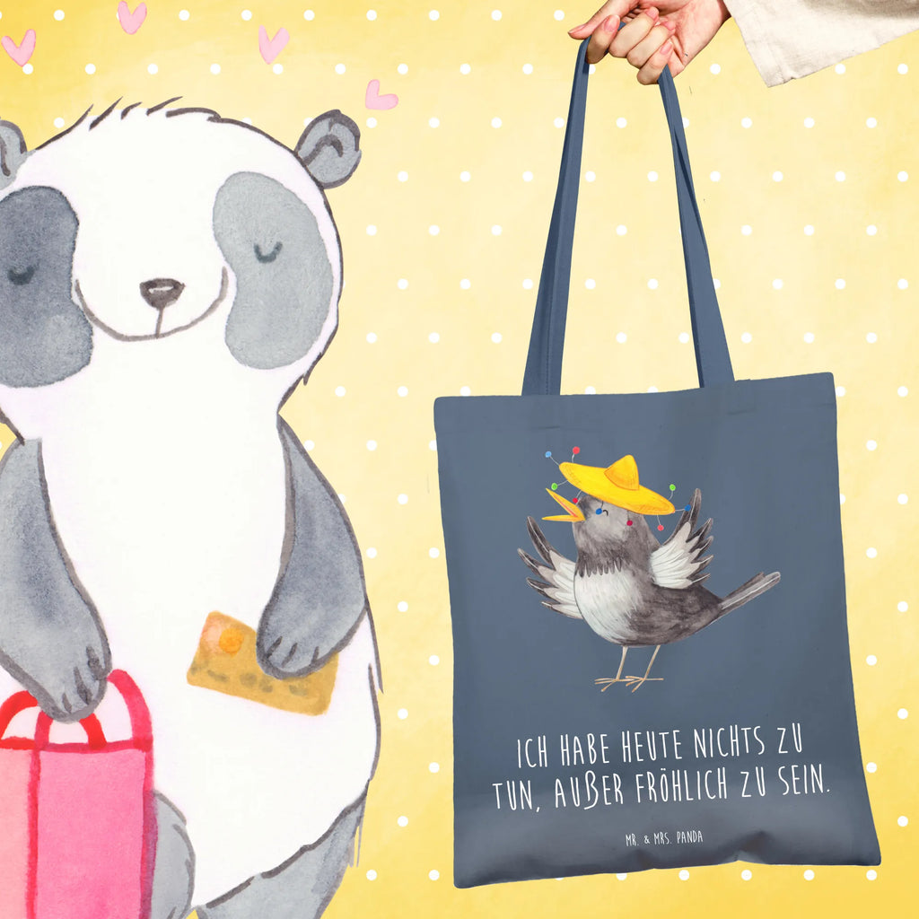 Tragetasche Rabe Sombrero Baumwolltasche, tote bag, Tüte, Strandtasche, uni tasche, Einkaufsbeutel, Tasche, Stoffbeutel, Einkaufstasche, Leinentasche, Stofftasche, bedruckte tasche, Jutebeutel, unitasche, Jutetasche, Badetasche, Statementbeutel, Beutel, Beuteltasche, Umhängetasche, Tragetasche, Henkeltasche, Schultertasche, Alltagstasche, Einkaufstüte, Schultasche, büchertasche, shopping tasche, Laptoptasche, Shopper, baumwollbeutel, Tiere, lustige Sprüche, Gute Laune, Tiermotive, froh, Motivation, Vogel, Elster, Vögel, glücklich sein, Spruch positiv, fröhlich sein, Glück Spruch, Rabe