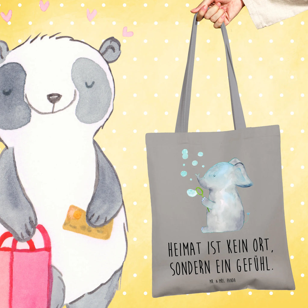 Tragetasche Elefant Seifenblasen Tragetasche, Umhängetasche, Tasche, Jutebeutel, Beuteltasche, Laptoptasche, Einkaufstüte, Einkaufstasche, Schultertasche, Shopper, Jutetasche, Stofftasche, Stoffbeutel, Beutel, Strandtasche, Badetasche, Tiermotive, Gute Laune, lustige Sprüche, Tiere, Elefanten, Liebesbeweis, Rüsseltier, Heimat, Liebesspruch, Liebe, Dickhäuter, Elefant, Seifenblasen, Gefühl. Daheim