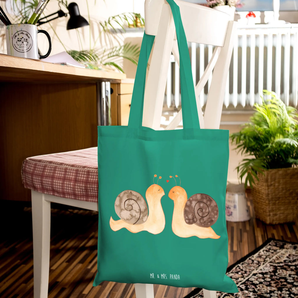 Tote bag Snails in love Strandtasche, Laptoptasche, Tragetasche, Schultertasche, Tasche, Beuteltasche, Umhängetasche, Jutetasche, Einkaufstasche, Badetasche, Stofftasche, Stoffbeutel, Einkaufstüte, Shopper, Beutel, Jutebeutel, Liebe, Partner, Freund, Freundin, Ehemann, Ehefrau, Heiraten, Verlobung, Heiratsantrag, Liebesgeschenk, Jahrestag, Hocheitstag