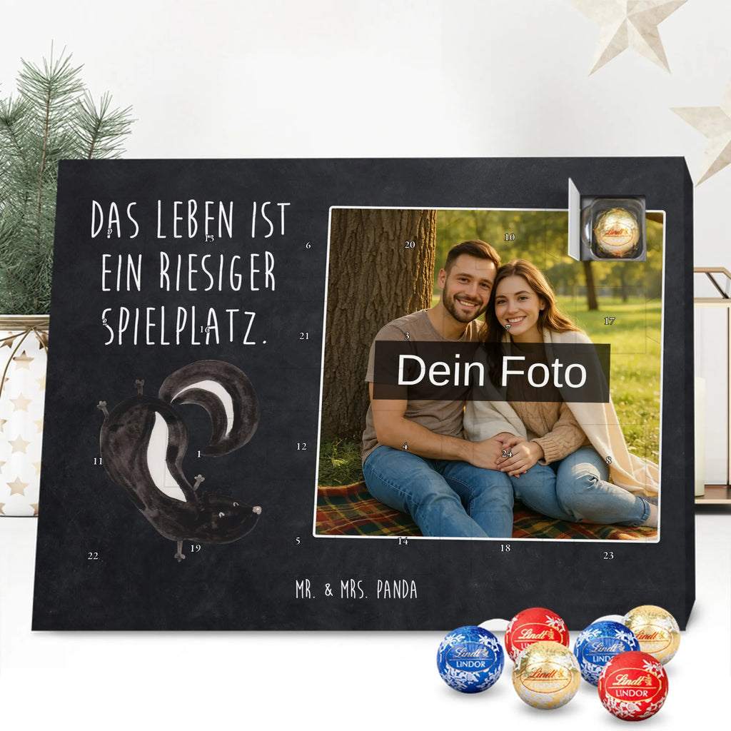Personalisierter Schoko Foto Adventskalender Stinktier Handstand Personalisierter Schoko Foto Adventskalender, Stinktier, Skunk, Verpielt, Stinker, Raubtier, Spielplatz, Wildtier, Kind, Stinki