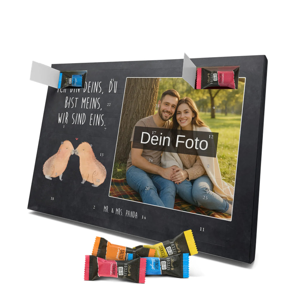  Capybara love Personalisierter Schoko Foto Adventskalender, Gute Laune, Lustige Sprüche, Tiere, Tiermotive, Liebe, Jahrestag, Liebesbeweis, Kuschel Capybaras, Liebesspruch, Valentinstag, Tierliebe, Ehejubiläum, Partnertiere, Beziehung, Verschmolzen, Capybara, Ich Bin Deins, Herzlich, Geschenkidee, Romantisches Geschenk, Du Bist Meins, Verliebt, Paar, Handgezeichnet