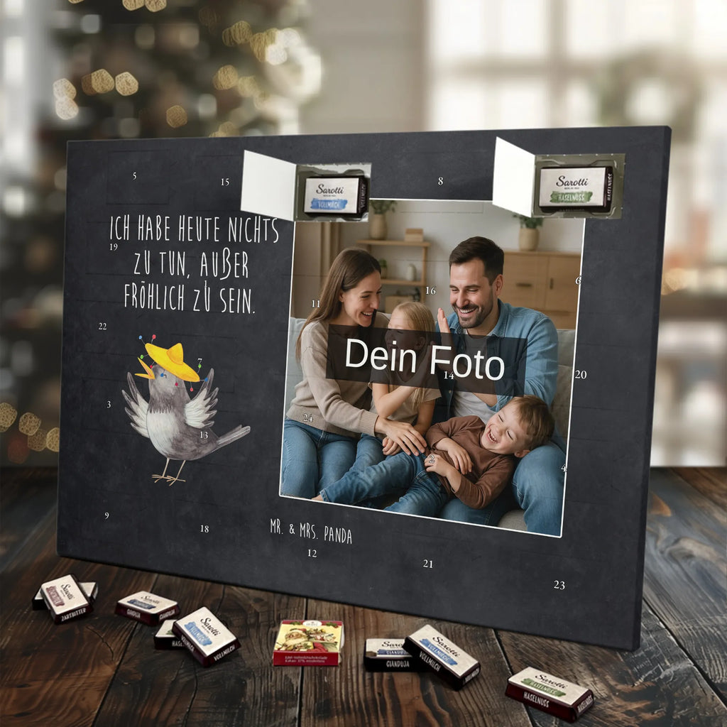 Personalisierter Schoko Foto Adventskalender Rabe Sombrero Personalisierter Schoko Foto Adventskalender, Lustige Sprüche, Tiere, Gute Laune, Tiermotive, Fröhlich sein, glücklich sein, Elster, Motivation, Glück Spruch, Spruch Positiv, Vogel, Froh, Vögel, Rabe