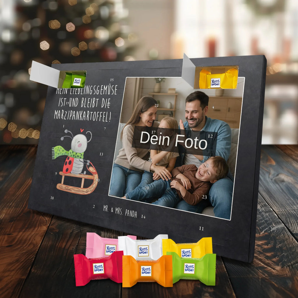 Personalisierter Schoko Foto Adventskalender Smörle Rodeln Personalisierter Schoko Foto Adventskalender, Winter, Wintermotiv, Advent, Nikolaus, Weihnachten, Weihnachtsdeko, Heiligabend, Marzipan, Smörle, Schlittenfahren