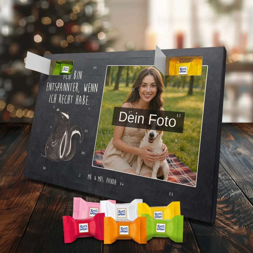 Personalisierter Schoko Foto Adventskalender Stinktier Sitzen Personalisierter Schoko Foto Adventskalender, Skunk, Stinktier, Büro, Recht, Wildtier, Stinki, Spruch, Besserwisser, Stinker, Raubtier