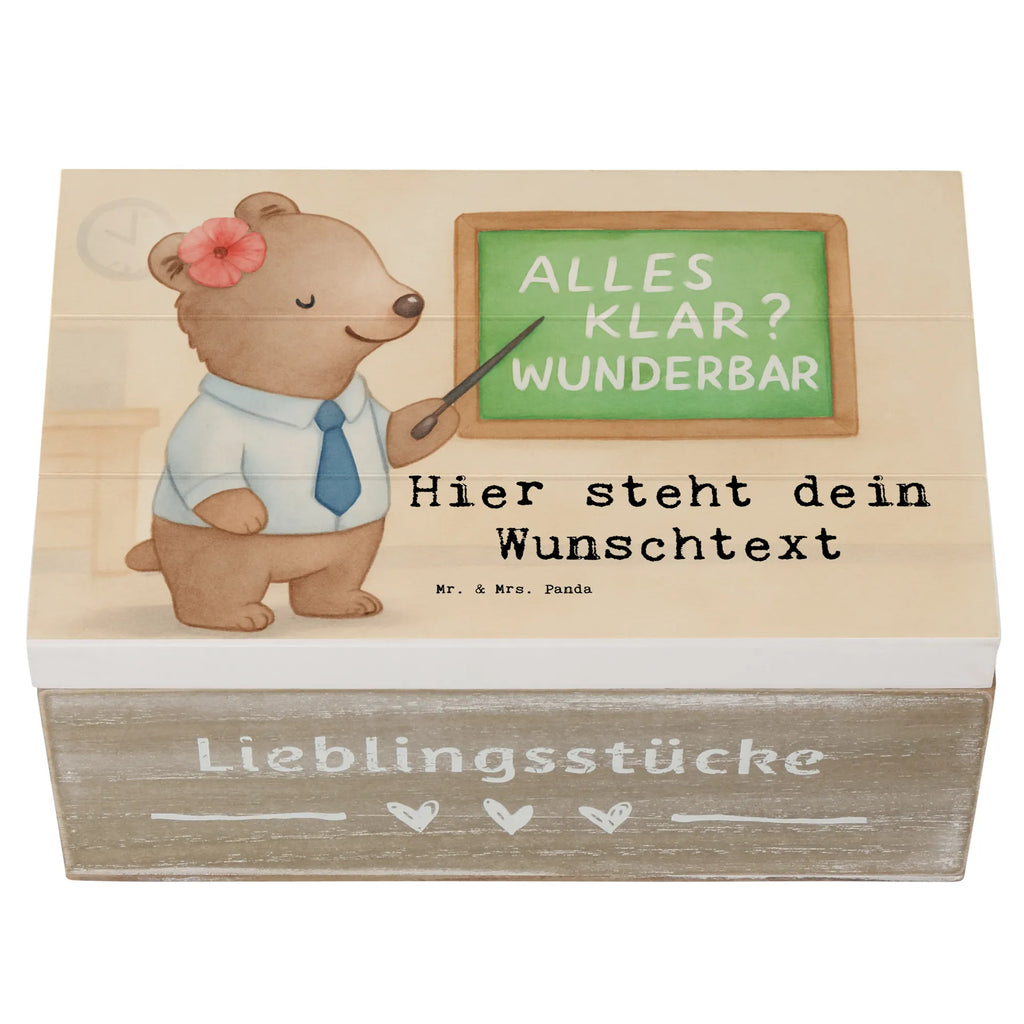 Personalisierte Holzkiste Dozentin Leidenschaft Design Schatulle Personalisiert, Kiste mit Namen, Holzkiste mit Namen, mit Namen, Aufbewahrungsbox Personalisiert, Schatzkiste Personalisiert, Holzkiste Personalisiert, Erinnerungsbox mit Namen, Dekokiste Personalisiert, Geschenkbox Personalisiert, Truhe Personalisiert, Dekokiste mit Namen, Schatulle mit Namen, Kiste Personalisiert, Erinnerungskiste Personalisiert, Schatzkiste mit Namen, Erinnerungsbox Personalisiert, Aufbewahrungsbox mit Namen, GEschenkdose Personalisiert, Truhe mit Namen, Geschenk, Schenken, Jubiläum, Danke, Dankeschön, Beruf, Ausbildung, Abschied, Rente, Kollege, Kollegin, Arbeitskollege, Mitarbeiter, Firma, Tutorin, Dozentin, Professorin, Uni, Akademikerin, Unterricht, Vorlesung, Universität