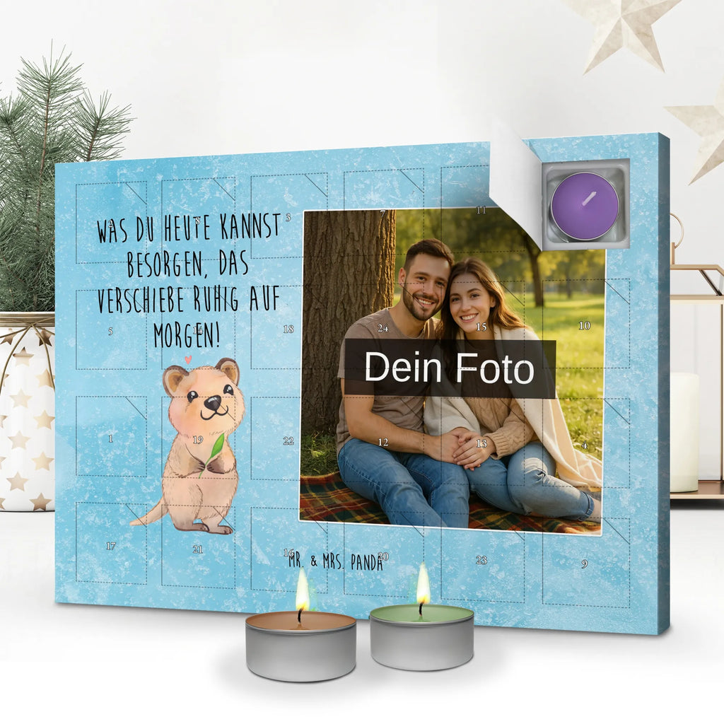 Personalisierter Duftkerzen Foto Adventskalender Quokka Happy Personalisierter Duftkerzen Foto Adventskalender, Lustige Sprüche, Tiere, Tiermotive, Gute Laune, Aufschieberitis, Verschieben, Niedliches Tier, Quokka, Dinge Erledigen, Lustiger Spruch