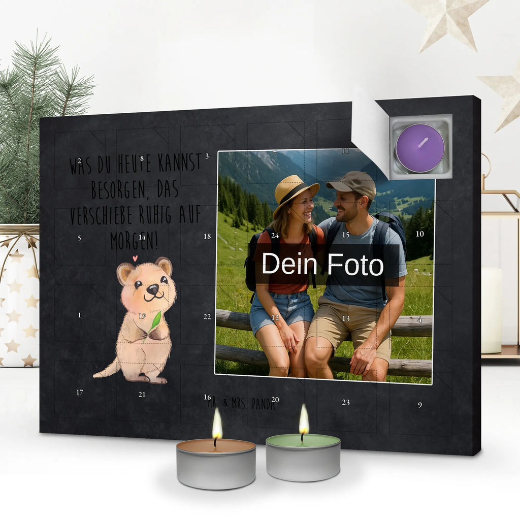 Personalisierter Duftkerzen Foto Adventskalender Quokka Happy Personalisierter Duftkerzen Foto Adventskalender, Lustige Sprüche, Tiere, Tiermotive, Gute Laune, Aufschieberitis, Verschieben, Niedliches Tier, Quokka, Dinge Erledigen, Lustiger Spruch