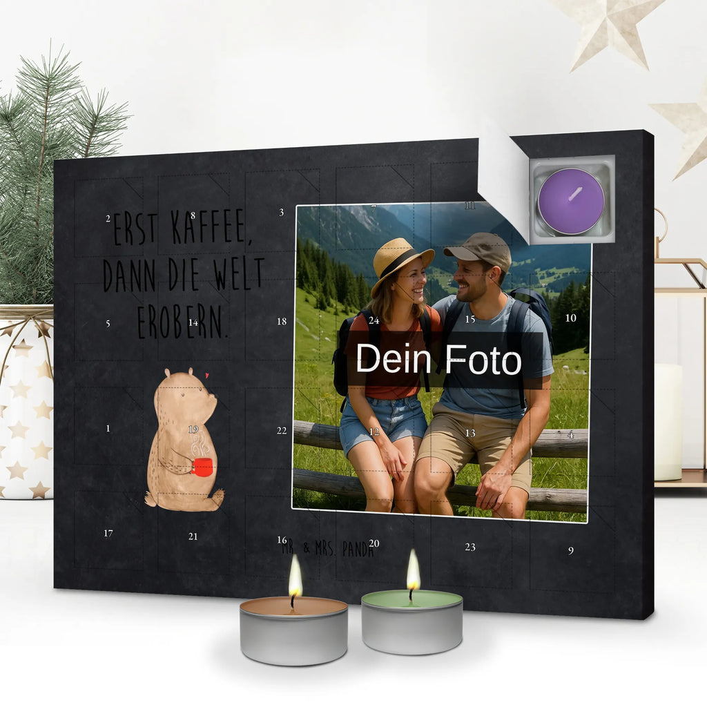 Personalisierter Duftkerzen Foto Adventskalender Bär Kaffee Personalisierter Duftkerzen Foto Adventskalender, Teddy, Bär, Teddybär, Welt Retten, Guten Morgen, Coffee, Kaffee, Bären, Motivation, Morgenroutine, Welt Erobern