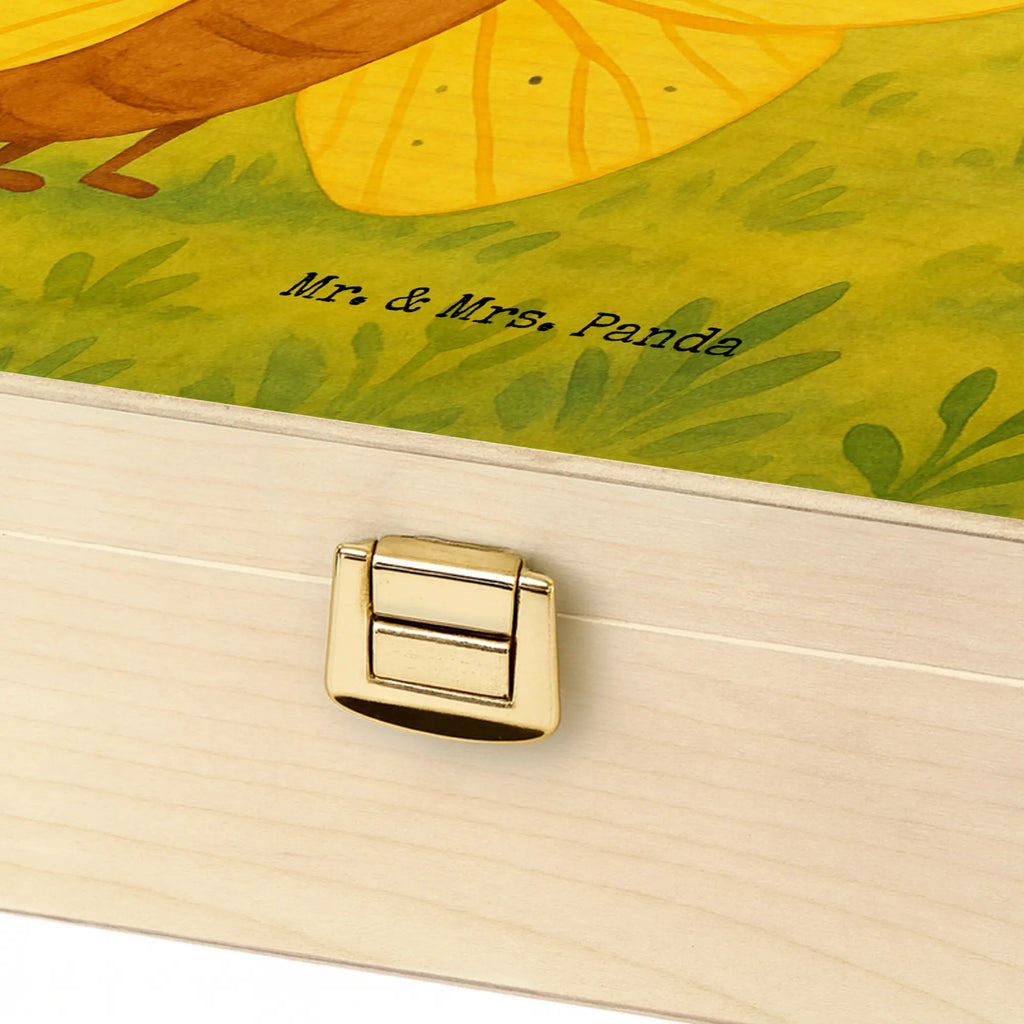 teebox Raupe Schmetterling Design holzteebox, teebeutel behälter, teekiste, holzteekiste, teebox, box für tee, teebeutel organizer, vorratsbox tee, tee organizer, tee sortierbox, teeaufbewahrungsbox, aufbewahrungsbox tee, teebeutelbox, box für teebeutel, tee organizer box, teebehälter, teebox für teebeutel, teebeutel aufbewahrungsbox, teeaufbewahrung, aufbewahrungsbox für teebeutel, tee kiste, teebeutel aufbewahrung, tee beutel halter, aufbewahrung tee, teedose, teekasten, lustige Sprüche, Tiere, Tiermotive, Gute Laune, Schmetterling, Hut, Raupe, Aufwachsen, Erwachsen werden, Kokon, Hütchen, Entwicklung, Schönheit, Zitronenfalter