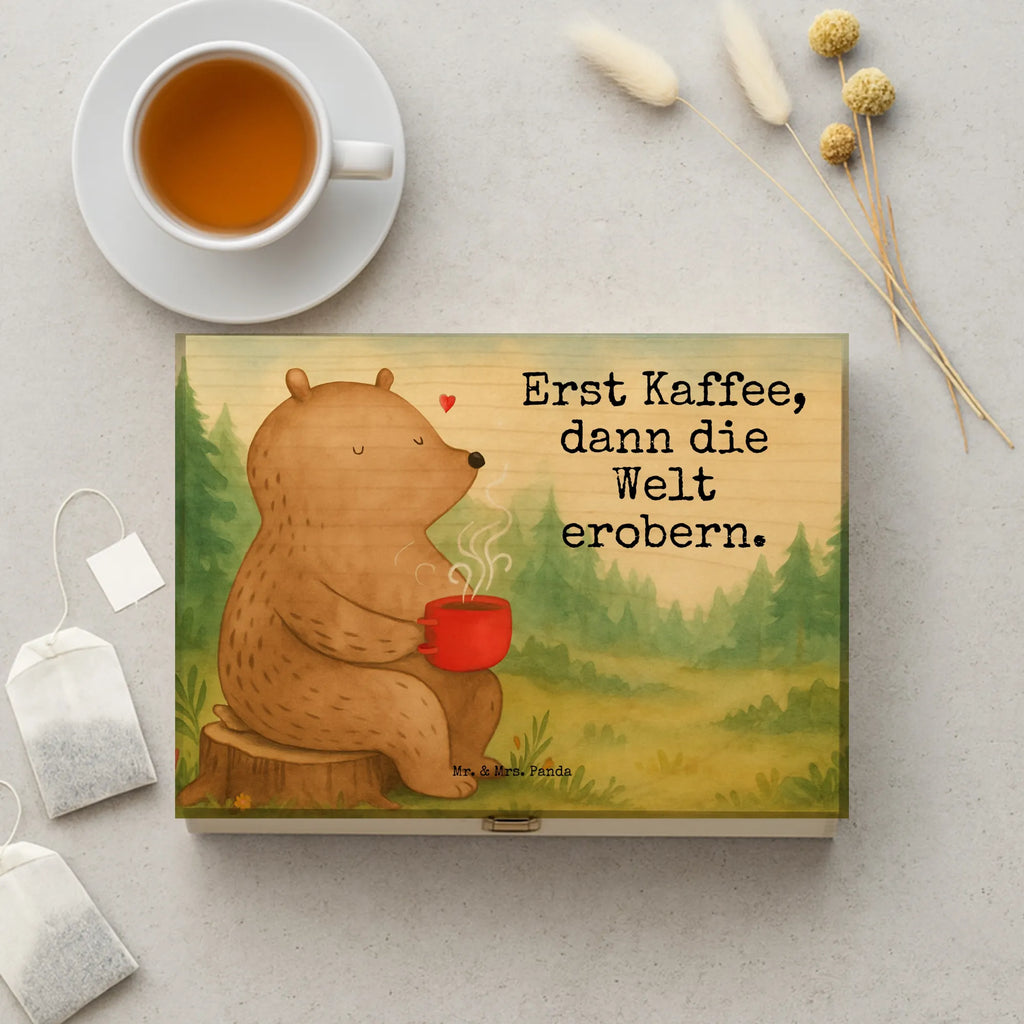 Teebox Holz Bär Kaffee Design tee organizer, teebeutel aufbewahrung, teebox, teeaufbewahrungsbox, teebeutel organizer, teebehälter, teebeutel behälter, teebeutel aufbewahrungsbox, tee organizer box, aufbewahrungsbox für teebeutel, tee sortierbox, teedose, aufbewahrungsbox tee, teekiste, aufbewahrung tee, box für teebeutel, teeaufbewahrung, teekasten, box für tee, tee kiste, teebox für teebeutel, teebeutelbox, holzteebox, tee beutel halter, vorratsbox tee, holzteekiste, Teddy, Bär, Teddybär, guten Morgen, Morgenroutine, Kaffee, Bären, Coffee, Motivation, Welt retten, Welt erobern