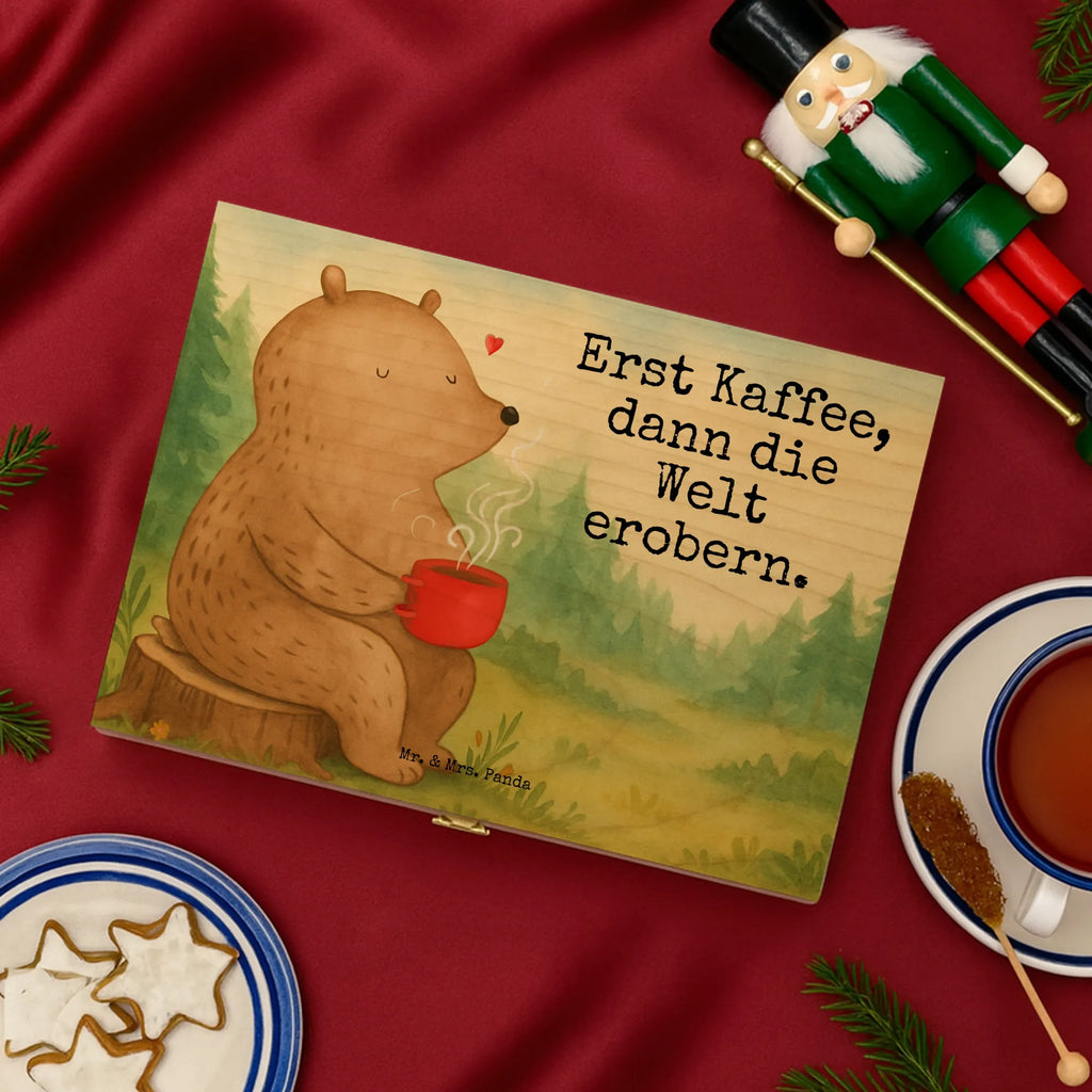 Teebox Holz Bär Kaffee Design tee organizer, teebeutel aufbewahrung, teebox, teeaufbewahrungsbox, teebeutel organizer, teebehälter, teebeutel behälter, teebeutel aufbewahrungsbox, tee organizer box, aufbewahrungsbox für teebeutel, tee sortierbox, teedose, aufbewahrungsbox tee, teekiste, aufbewahrung tee, box für teebeutel, teeaufbewahrung, teekasten, box für tee, tee kiste, teebox für teebeutel, teebeutelbox, holzteebox, tee beutel halter, vorratsbox tee, holzteekiste, Teddy, Bär, Teddybär, guten Morgen, Morgenroutine, Kaffee, Bären, Coffee, Motivation, Welt retten, Welt erobern