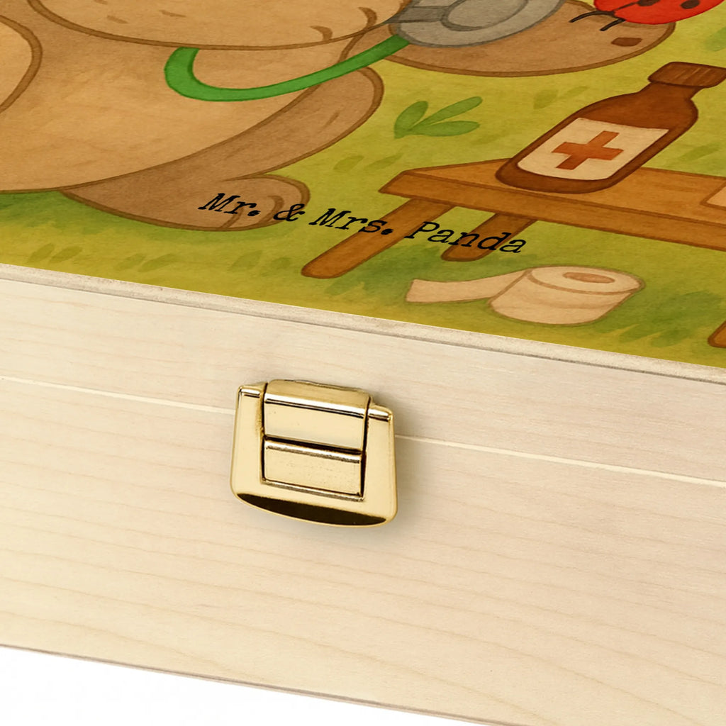 tee sortierbox Bär Arzt Design tee organizer box, teebeutel aufbewahrung, teeaufbewahrung, teebox, teebeutelbox, aufbewahrungsbox tee, tee organizer, teebehälter, box für tee, teekiste, holzteebox, box für teebeutel, teebox für teebeutel, teebeutel organizer, aufbewahrungsbox für teebeutel, teebeutel behälter, aufbewahrung tee, teebeutel aufbewahrungsbox, teeaufbewahrungsbox, holzteekiste, tee beutel halter, tee sortierbox, teedose, teekasten, tee kiste, vorratsbox tee, Teddy, Bär, Teddybär, Doktor, Ärztin, Professor, Arzt, Doktorin, Professorin