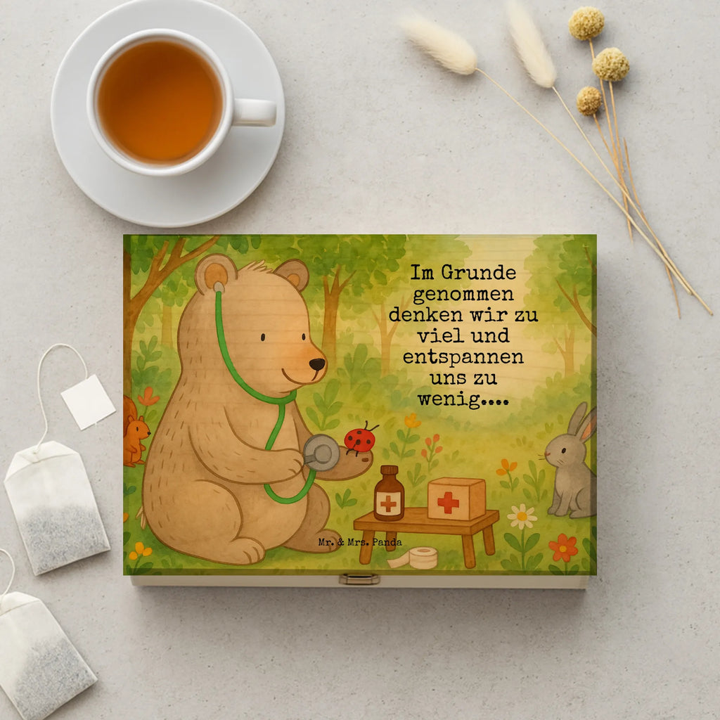 tee sortierbox Bär Arzt Design tee organizer box, teebeutel aufbewahrung, teeaufbewahrung, teebox, teebeutelbox, aufbewahrungsbox tee, tee organizer, teebehälter, box für tee, teekiste, holzteebox, box für teebeutel, teebox für teebeutel, teebeutel organizer, aufbewahrungsbox für teebeutel, teebeutel behälter, aufbewahrung tee, teebeutel aufbewahrungsbox, teeaufbewahrungsbox, holzteekiste, tee beutel halter, tee sortierbox, teedose, teekasten, tee kiste, vorratsbox tee, Teddy, Bär, Teddybär, Doktor, Ärztin, Professor, Arzt, Doktorin, Professorin