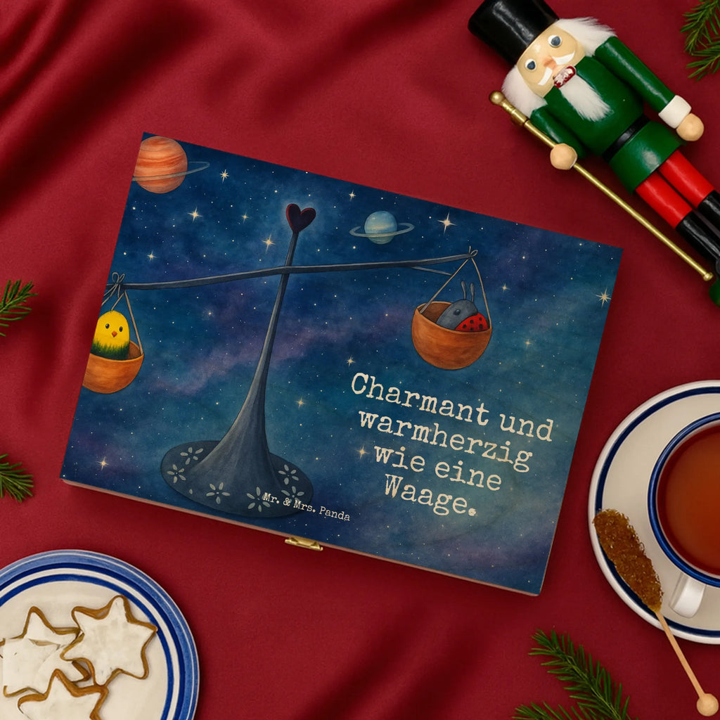 teebox Sternzeichen Waage Design aufbewahrungsbox tee, teekiste, teebeutel organizer, holzteekiste, teekasten, teeaufbewahrung, teebox für teebeutel, aufbewahrungsbox für teebeutel, teeaufbewahrungsbox, tee organizer, teebeutelbox, box für tee, tee organizer box, vorratsbox tee, tee kiste, tee sortierbox, teebeutel aufbewahrungsbox, teebeutel behälter, tee beutel halter, holzteebox, teebeutel aufbewahrung, teebox, box für teebeutel, teebehälter, aufbewahrung tee, teedose, Sternzeichen, Tierkreiszeichen, Horoskop, Astrologie, Aszendent, Hummel, Geschenk September, Geschenk Oktober, Geburtstag Oktober, Biene, Waage Sternzeichen, Gleichgewicht, Geburtstag September, Waage Geschenk, Waage, Marienkäfer