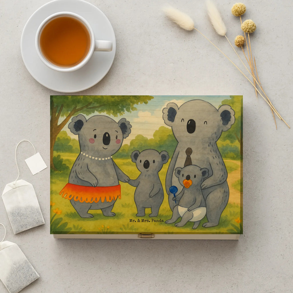 teebeutel aufbewahrung Koala Familie Design teebox für teebeutel, tee organizer box, teedose, tee sortierbox, tee beutel halter, aufbewahrungsbox für teebeutel, aufbewahrungsbox tee, tee organizer, teebeutel behälter, box für teebeutel, teebeutel aufbewahrung, holzteebox, vorratsbox tee, holzteekiste, teeaufbewahrung, teekasten, aufbewahrung tee, box für tee, teebeutelbox, teebeutel organizer, tee kiste, teebox, teebehälter, teeaufbewahrungsbox, teekiste, teebeutel aufbewahrungsbox, Muttertag, Vatertag, Mama, Papa, Oma, Opa, Familie, Schwester, Bruder, Koalas, Geschwister, Family, Koala, Familienleben, Kinder