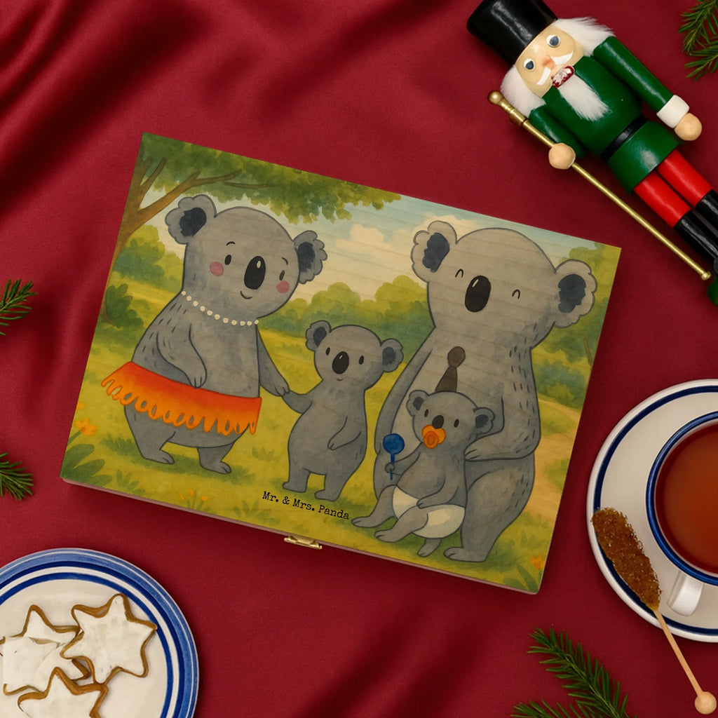 teebeutel aufbewahrung Koala Familie Design teebox für teebeutel, tee organizer box, teedose, tee sortierbox, tee beutel halter, aufbewahrungsbox für teebeutel, aufbewahrungsbox tee, tee organizer, teebeutel behälter, box für teebeutel, teebeutel aufbewahrung, holzteebox, vorratsbox tee, holzteekiste, teeaufbewahrung, teekasten, aufbewahrung tee, box für tee, teebeutelbox, teebeutel organizer, tee kiste, teebox, teebehälter, teeaufbewahrungsbox, teekiste, teebeutel aufbewahrungsbox, Muttertag, Vatertag, Mama, Papa, Oma, Opa, Familie, Schwester, Bruder, Koalas, Geschwister, Family, Koala, Familienleben, Kinder