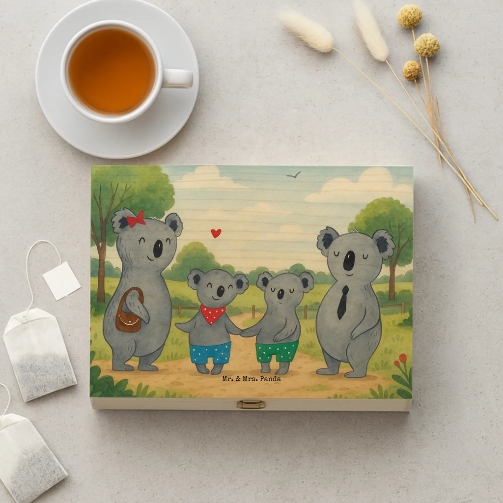 teedose Koala Familie zwei Design tee organizer, aufbewahrung tee, holzteebox, teebeutel aufbewahrungsbox, teebox für teebeutel, teekasten, teeaufbewahrungsbox, tee organizer box, tee sortierbox, teebox, holzteekiste, aufbewahrungsbox für teebeutel, aufbewahrungsbox tee, teeaufbewahrung, teebeutelbox, teekiste, teebeutel organizer, box für tee, teedose, teebeutel aufbewahrung, teebeutel behälter, teebehälter, box für teebeutel, tee beutel halter, vorratsbox tee, tee kiste, Muttertag, Vatertag, Mama, Papa, Oma, Opa, Familie, Schwester, Bruder, Lieblingsfamilie, Familienleben, Familienzeit, Koalafamilie, beste Familie, Koalabär, Koala