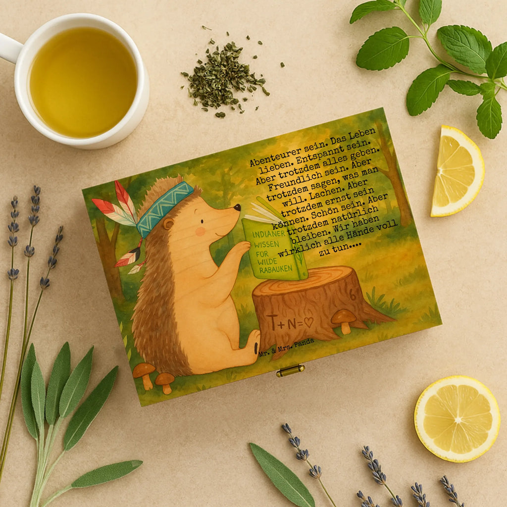 teekasten Igel Federschmuck Design teebox, tee organizer, holzteekiste, teebox für teebeutel, tee beutel halter, teekiste, vorratsbox tee, teeaufbewahrungsbox, teebeutel aufbewahrungsbox, aufbewahrungsbox für teebeutel, teebeutel aufbewahrung, teekasten, tee organizer box, teebehälter, teebeutelbox, tee kiste, teebeutel behälter, box für tee, teeaufbewahrung, teedose, aufbewahrungsbox tee, holzteebox, teebeutel organizer, aufbewahrung tee, box für teebeutel, tee sortierbox, Tiere, Waldtiere, Camping, Abenteuer, Lagerfeuer, Igel, Indianer