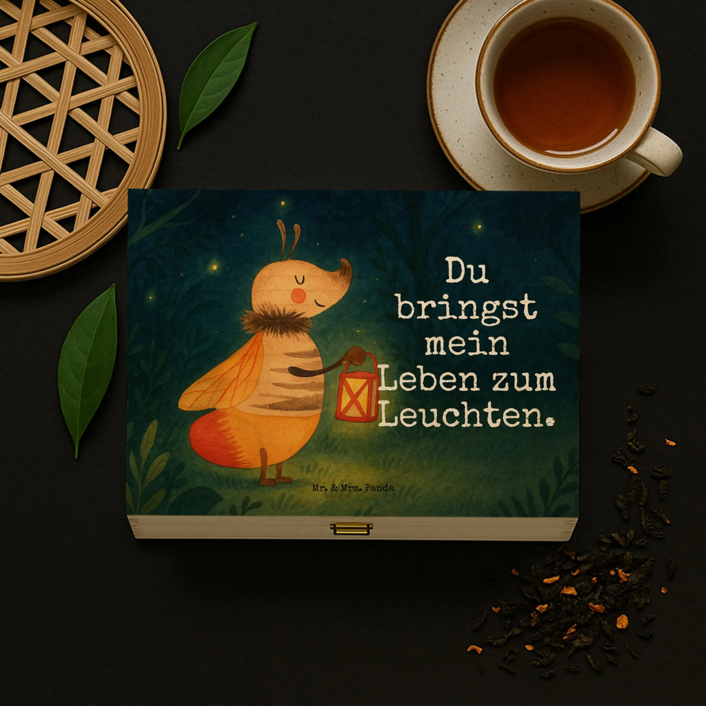 tee organizer Glühwürmchen Design aufbewahrungsbox für teebeutel, teebeutel organizer, teeaufbewahrung, teebeutel aufbewahrungsbox, holzteekiste, holzteebox, teebeutel aufbewahrung, teebox, box für teebeutel, tee sortierbox, tee organizer, box für tee, tee organizer box, aufbewahrungsbox tee, teekasten, aufbewahrung tee, tee kiste, teekiste, vorratsbox tee, teebehälter, teebeutelbox, teebox für teebeutel, teedose, tee beutel halter, teebeutel behälter, teeaufbewahrungsbox, lustige Sprüche, Tiere, Tiermotive, Gute Laune, magisch, Leuchten, Lieblingsmensch, Glühwürmchen, Liebesspruch, Jahrestag, Glühwurm, Liebe, Liebesbeweis, Verlobung, Heiratsantrag, Falter