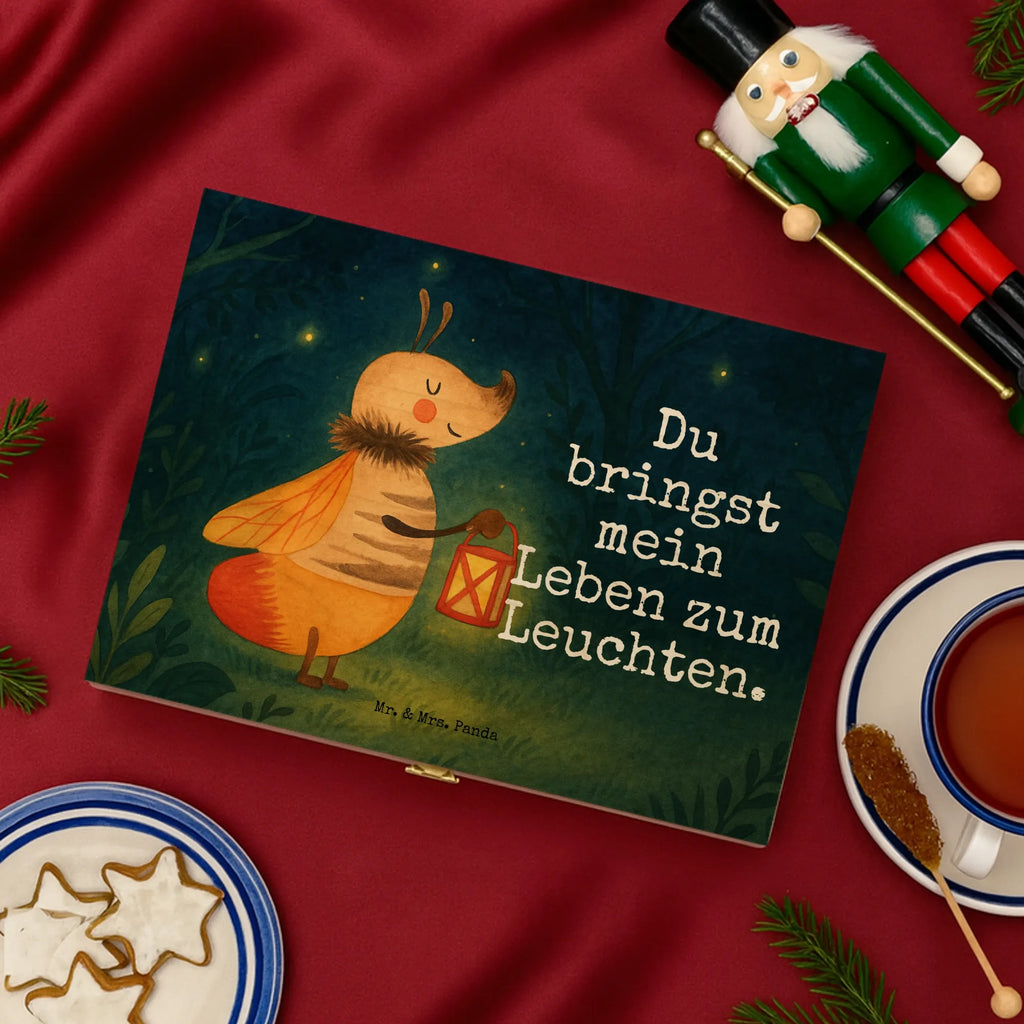 tee organizer Glühwürmchen Design aufbewahrungsbox für teebeutel, teebeutel organizer, teeaufbewahrung, teebeutel aufbewahrungsbox, holzteekiste, holzteebox, teebeutel aufbewahrung, teebox, box für teebeutel, tee sortierbox, tee organizer, box für tee, tee organizer box, aufbewahrungsbox tee, teekasten, aufbewahrung tee, tee kiste, teekiste, vorratsbox tee, teebehälter, teebeutelbox, teebox für teebeutel, teedose, tee beutel halter, teebeutel behälter, teeaufbewahrungsbox, lustige Sprüche, Tiere, Tiermotive, Gute Laune, magisch, Leuchten, Lieblingsmensch, Glühwürmchen, Liebesspruch, Jahrestag, Glühwurm, Liebe, Liebesbeweis, Verlobung, Heiratsantrag, Falter