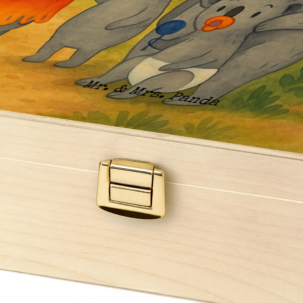 teebeutel aufbewahrung Koala Familie Design teebox für teebeutel, tee organizer box, teedose, tee sortierbox, tee beutel halter, aufbewahrungsbox für teebeutel, aufbewahrungsbox tee, tee organizer, teebeutel behälter, box für teebeutel, teebeutel aufbewahrung, holzteebox, vorratsbox tee, holzteekiste, teeaufbewahrung, teekasten, aufbewahrung tee, box für tee, teebeutelbox, teebeutel organizer, tee kiste, teebox, teebehälter, teeaufbewahrungsbox, teekiste, teebeutel aufbewahrungsbox, Muttertag, Vatertag, Mama, Papa, Oma, Opa, Familie, Schwester, Bruder, Koalas, Geschwister, Family, Koala, Familienleben, Kinder