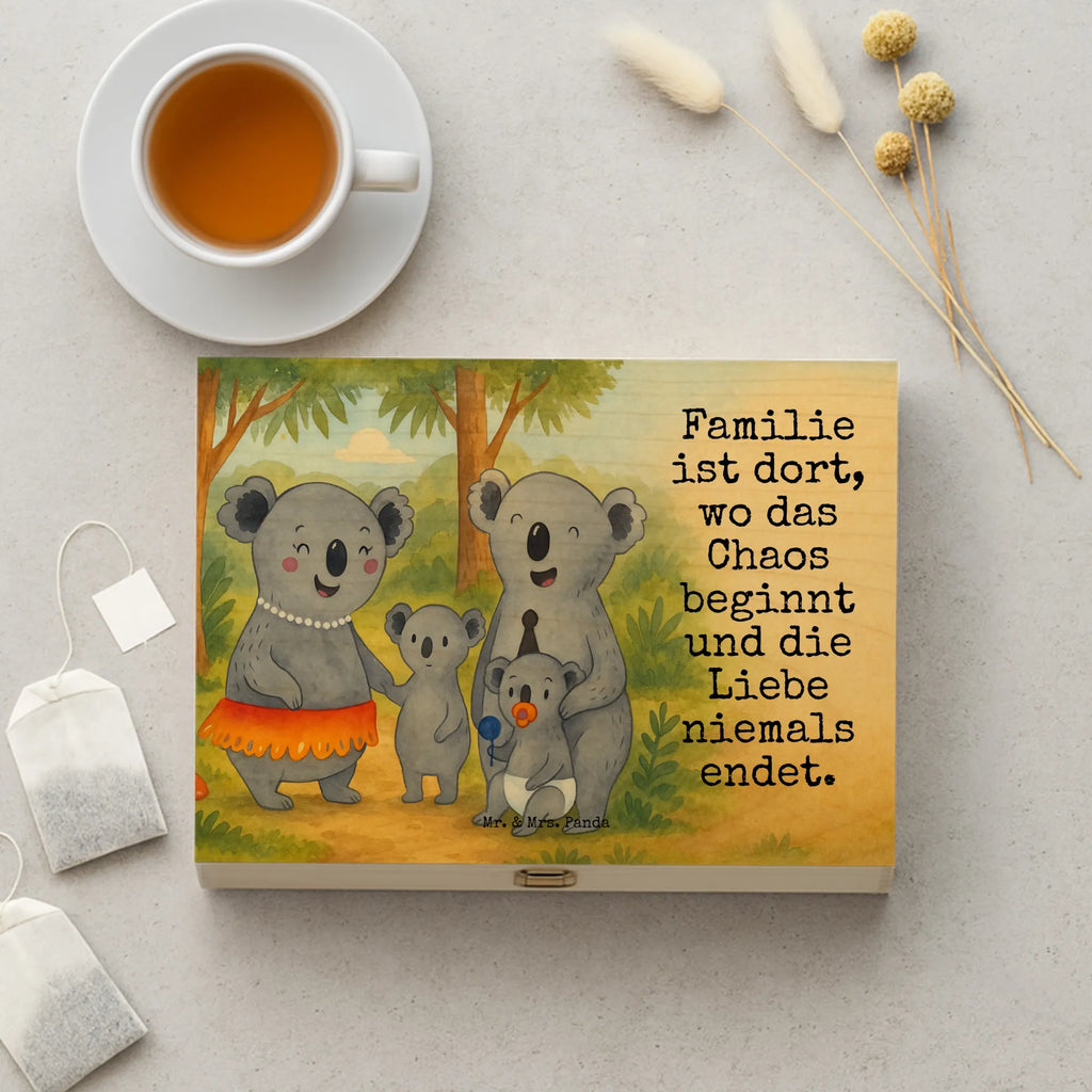teebeutel aufbewahrung Koala Familie Design teebox für teebeutel, tee organizer box, teedose, tee sortierbox, tee beutel halter, aufbewahrungsbox für teebeutel, aufbewahrungsbox tee, tee organizer, teebeutel behälter, box für teebeutel, teebeutel aufbewahrung, holzteebox, vorratsbox tee, holzteekiste, teeaufbewahrung, teekasten, aufbewahrung tee, box für tee, teebeutelbox, teebeutel organizer, tee kiste, teebox, teebehälter, teeaufbewahrungsbox, teekiste, teebeutel aufbewahrungsbox, Muttertag, Vatertag, Mama, Papa, Oma, Opa, Familie, Schwester, Bruder, Koalas, Geschwister, Family, Koala, Familienleben, Kinder