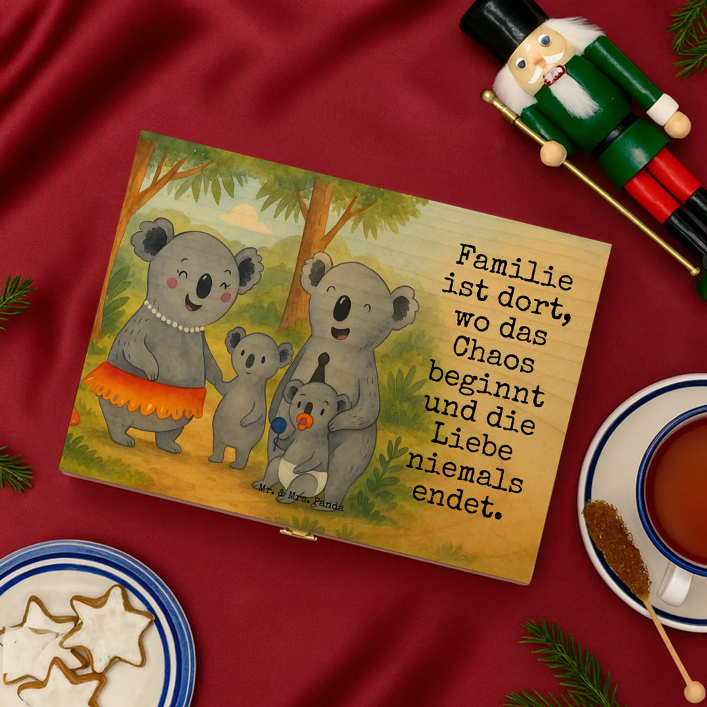 teebeutel aufbewahrung Koala Familie Design teebox für teebeutel, tee organizer box, teedose, tee sortierbox, tee beutel halter, aufbewahrungsbox für teebeutel, aufbewahrungsbox tee, tee organizer, teebeutel behälter, box für teebeutel, teebeutel aufbewahrung, holzteebox, vorratsbox tee, holzteekiste, teeaufbewahrung, teekasten, aufbewahrung tee, box für tee, teebeutelbox, teebeutel organizer, tee kiste, teebox, teebehälter, teeaufbewahrungsbox, teekiste, teebeutel aufbewahrungsbox, Muttertag, Vatertag, Mama, Papa, Oma, Opa, Familie, Schwester, Bruder, Koalas, Geschwister, Family, Koala, Familienleben, Kinder