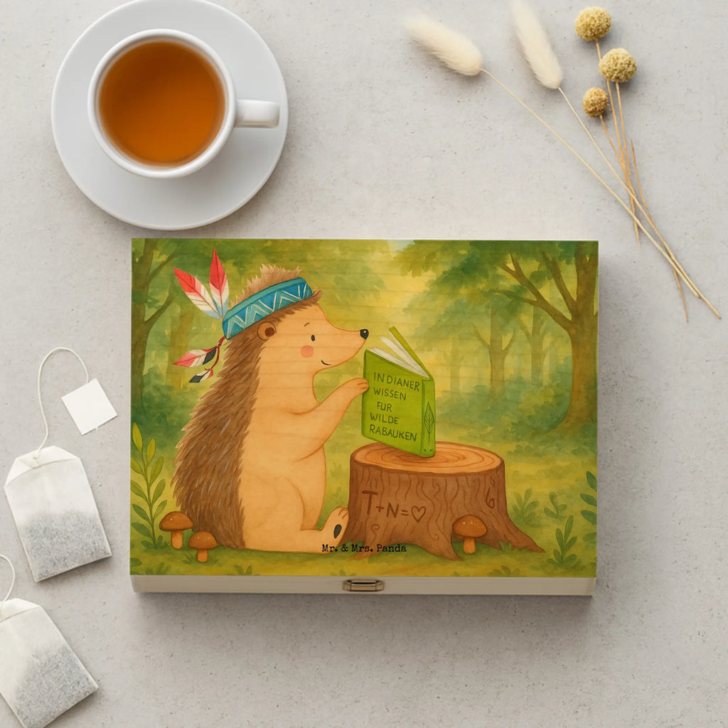 teekasten Igel Federschmuck Design teebox, tee organizer, holzteekiste, teebox für teebeutel, tee beutel halter, teekiste, vorratsbox tee, teeaufbewahrungsbox, teebeutel aufbewahrungsbox, aufbewahrungsbox für teebeutel, teebeutel aufbewahrung, teekasten, tee organizer box, teebehälter, teebeutelbox, tee kiste, teebeutel behälter, box für tee, teeaufbewahrung, teedose, aufbewahrungsbox tee, holzteebox, teebeutel organizer, aufbewahrung tee, box für teebeutel, tee sortierbox, Tiere, Waldtiere, Camping, Abenteuer, Lagerfeuer, Igel, Indianer