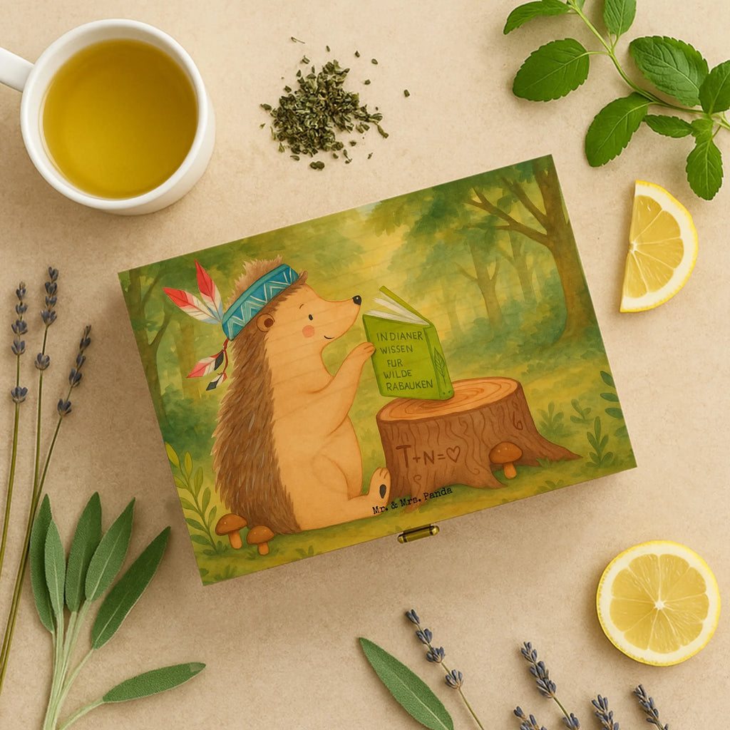 teekasten Igel Federschmuck Design teebox, tee organizer, holzteekiste, teebox für teebeutel, tee beutel halter, teekiste, vorratsbox tee, teeaufbewahrungsbox, teebeutel aufbewahrungsbox, aufbewahrungsbox für teebeutel, teebeutel aufbewahrung, teekasten, tee organizer box, teebehälter, teebeutelbox, tee kiste, teebeutel behälter, box für tee, teeaufbewahrung, teedose, aufbewahrungsbox tee, holzteebox, teebeutel organizer, aufbewahrung tee, box für teebeutel, tee sortierbox, Tiere, Waldtiere, Camping, Abenteuer, Lagerfeuer, Igel, Indianer