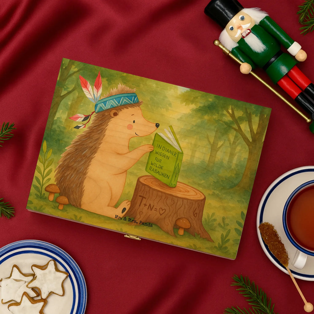 teekasten Igel Federschmuck Design teebox, tee organizer, holzteekiste, teebox für teebeutel, tee beutel halter, teekiste, vorratsbox tee, teeaufbewahrungsbox, teebeutel aufbewahrungsbox, aufbewahrungsbox für teebeutel, teebeutel aufbewahrung, teekasten, tee organizer box, teebehälter, teebeutelbox, tee kiste, teebeutel behälter, box für tee, teeaufbewahrung, teedose, aufbewahrungsbox tee, holzteebox, teebeutel organizer, aufbewahrung tee, box für teebeutel, tee sortierbox, Tiere, Waldtiere, Camping, Abenteuer, Lagerfeuer, Igel, Indianer